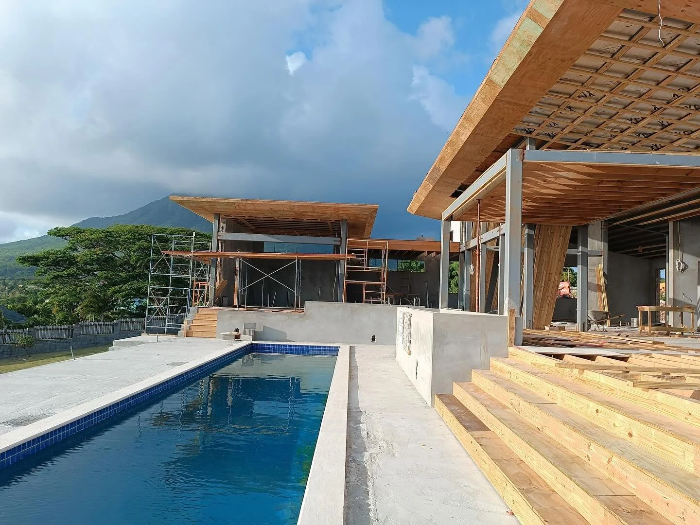 MMA&rsquo;s Nevis project coming along nicely&hellip; windows and doors arrive soon!
Architect | @morehousemacdonald 
GC | @theintegrumgroup
Interior Designer | @elizabethcameroninteriors 
Landscape Architect | @plan_studios
.
.
.
#morehousemacdonald