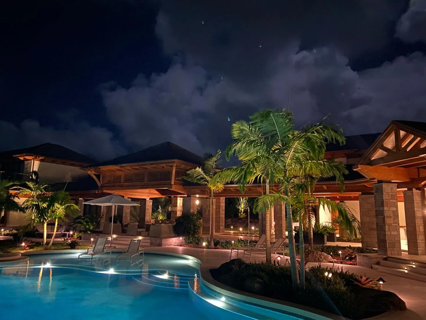 It is wintry days like today that remind me how lucky we are to work in the Caribbean!
Architect | @morehousemacdonald 
Interior Designer | @mollie.johnson.interiors 
Builder | @fsrenevis 
Landscape Architect | @plan_studios
.
.
.
#morehousemacdonald