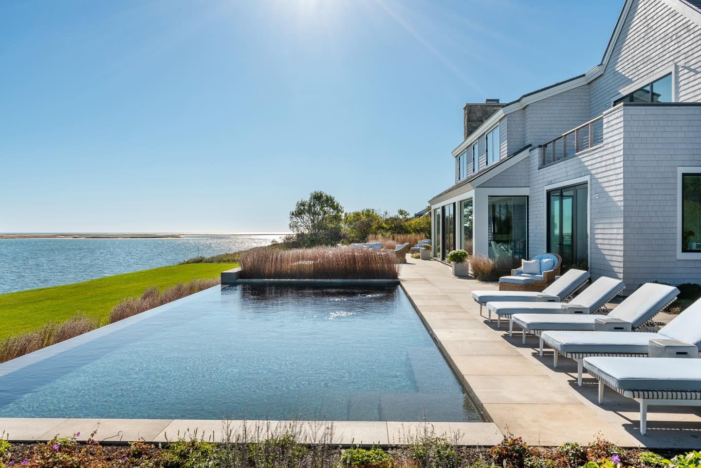 Beautiful fall day on our Cape project - Happy Thanksgiving everyone!
Architects | @morehousemacdonald
@harperdesignbuild 
GC | @thelagassegroup 
Landscape Architect | @gregorylombardidesign 
Photography | @natreaphotography 
.
.
.
#morehousemacdonal