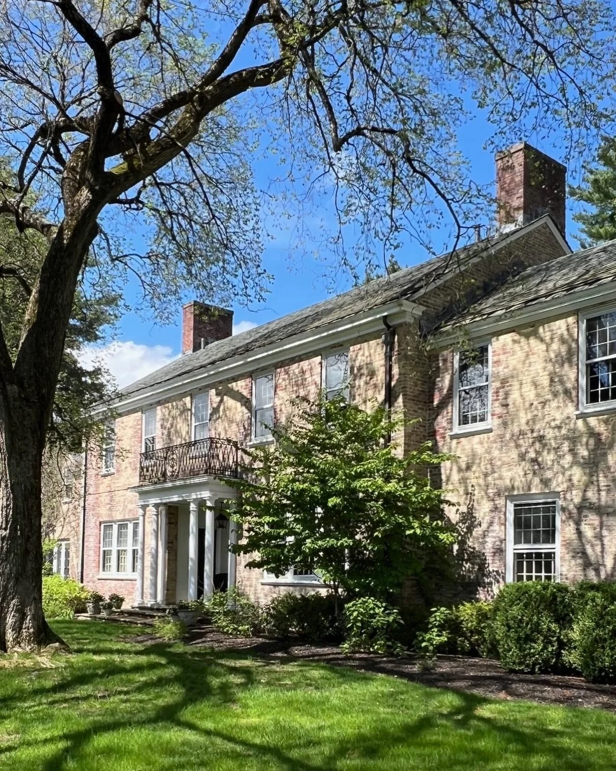 MMA is excited to work on the restoration of this beautiful Georgian estate north of Boston!
Architect | @morehousemacdonald 
GC | @c2mgbuilders 
Interior designer | @lisateagueupcoast 
.
.
.
#morehousemacdonald 
#c2mgbuilders 
#lisateagueupcoast 
#h