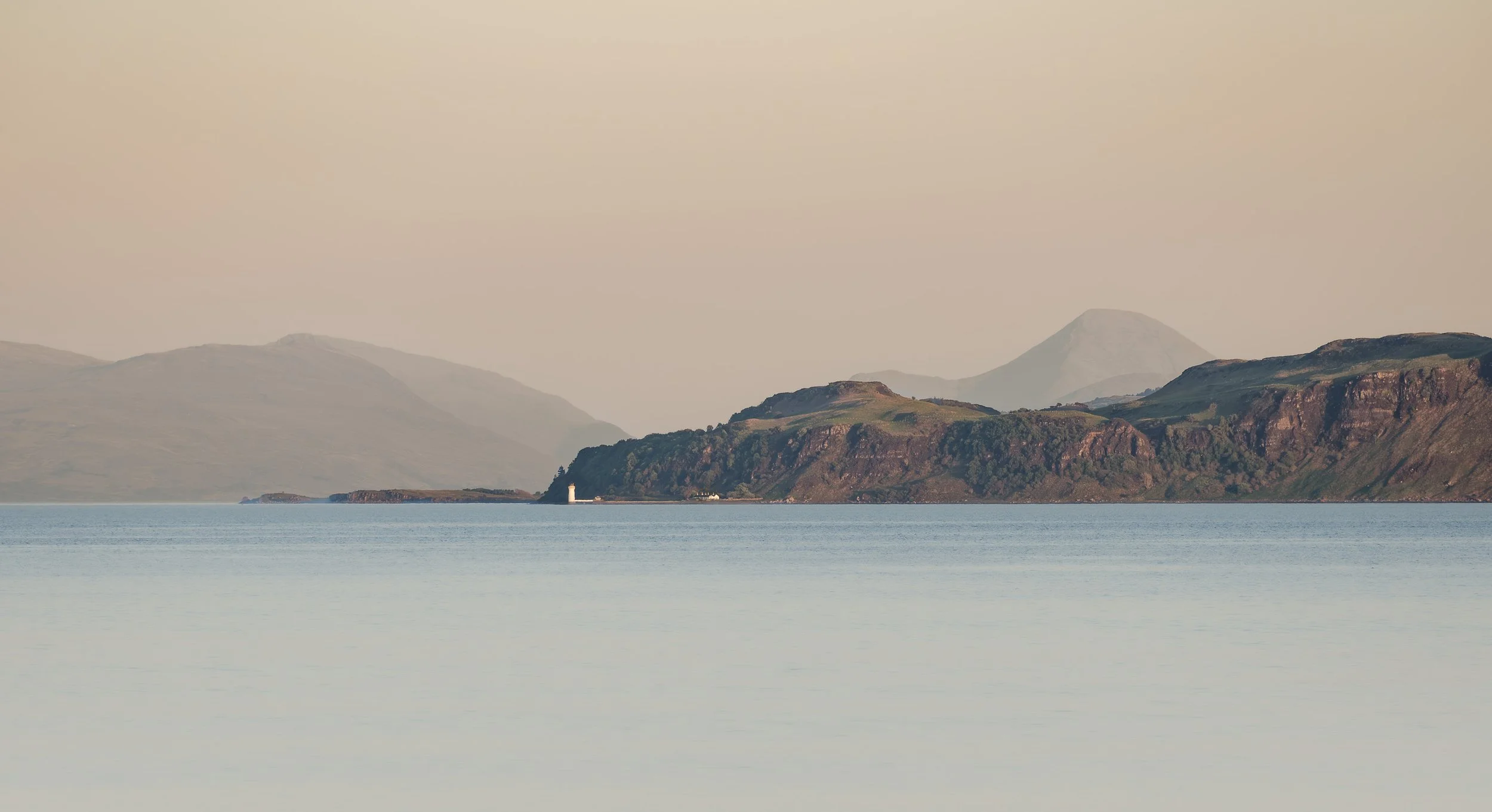 Tobermory Lighthouse.jpg
