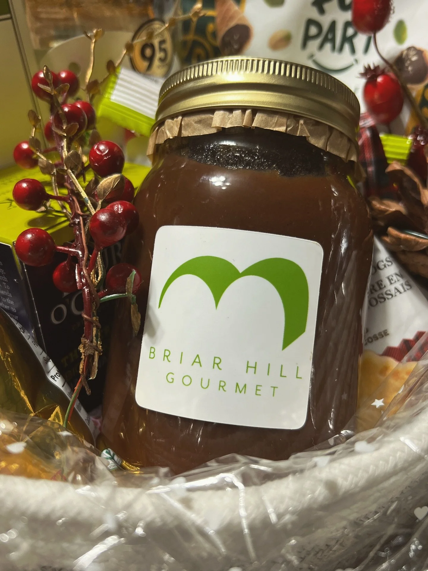 🍎🫙Homemade apple butter &mdash; the same one we serve with every Briar Hill Gourmet graze box - it&rsquo;s slow-cooked comfort in a jar. 🧶☺️

🍇🧀 It&rsquo;s incredible wwith charcuterie, cheese and crackers, or on your morning toast, yogurt, or o