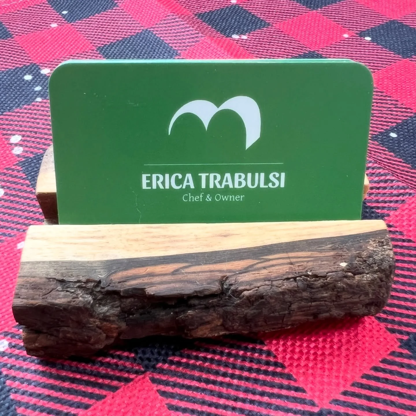 🗃️ New business cards have arrived! Thank you to:
@brandwithpurpose.swp for the printing 🖨️
@innisfilwebdesign for the design 🎨
@rm83designs_ for the solid wood stands 🪵

#briarhillgourmet #businesscards #simcoecountyshoplocal