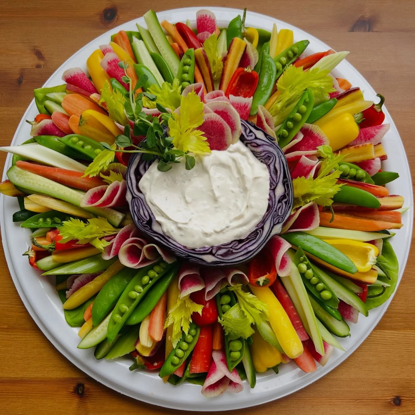🥒🥕🫛🌶️🥬🫜 This Garden Graze Platter on a snowy Sunday morning is making me dream of spring ☀️🕶️

#briarhillgourmet #gardengraze #veggies #gourmetfood #crudites