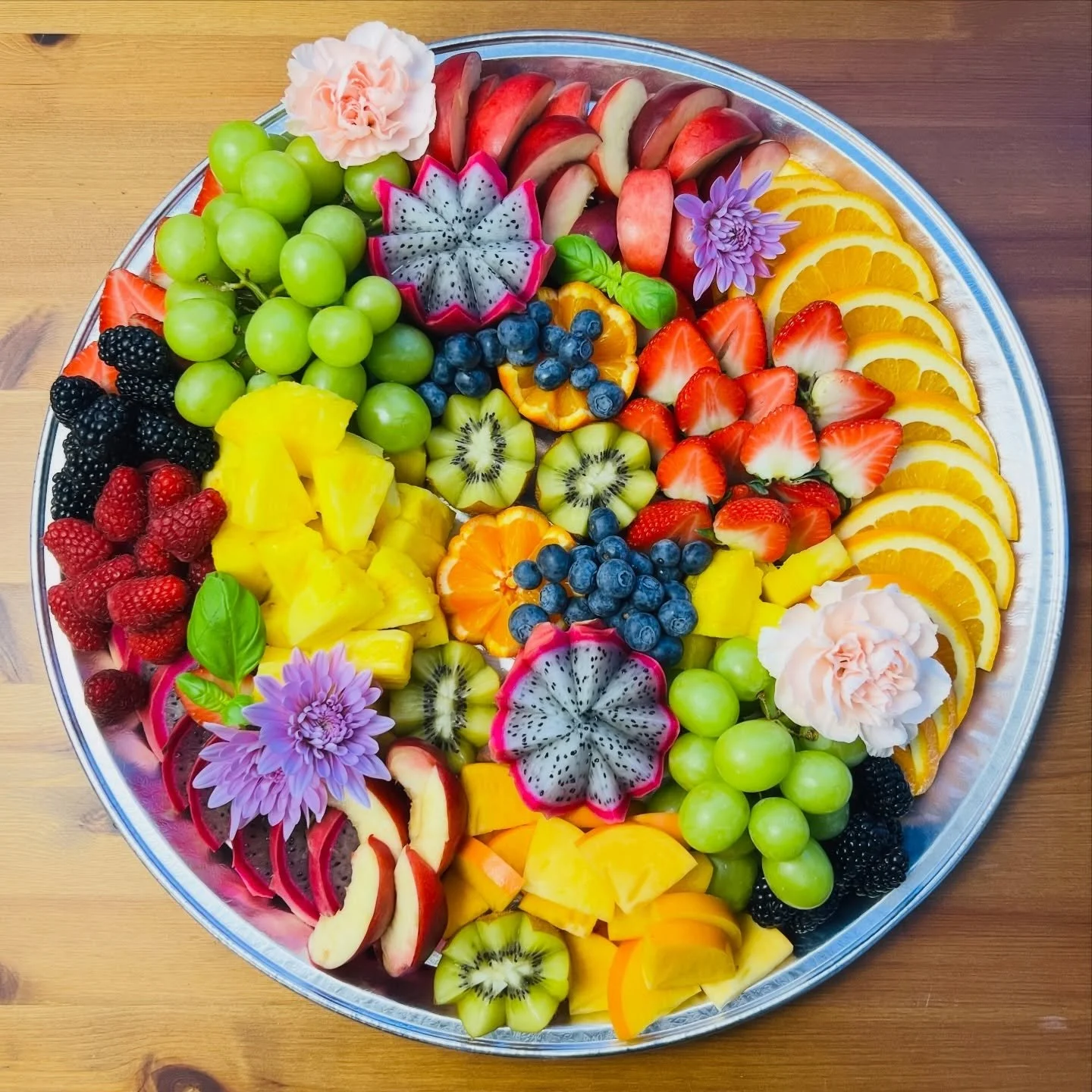 Winter blues? Try winter fruit platters. A little taste of spring while we wait for the real thing. 🌸

#briarhillgourmet #fruitplatter #gourmetfood #fruitlover #winterblues