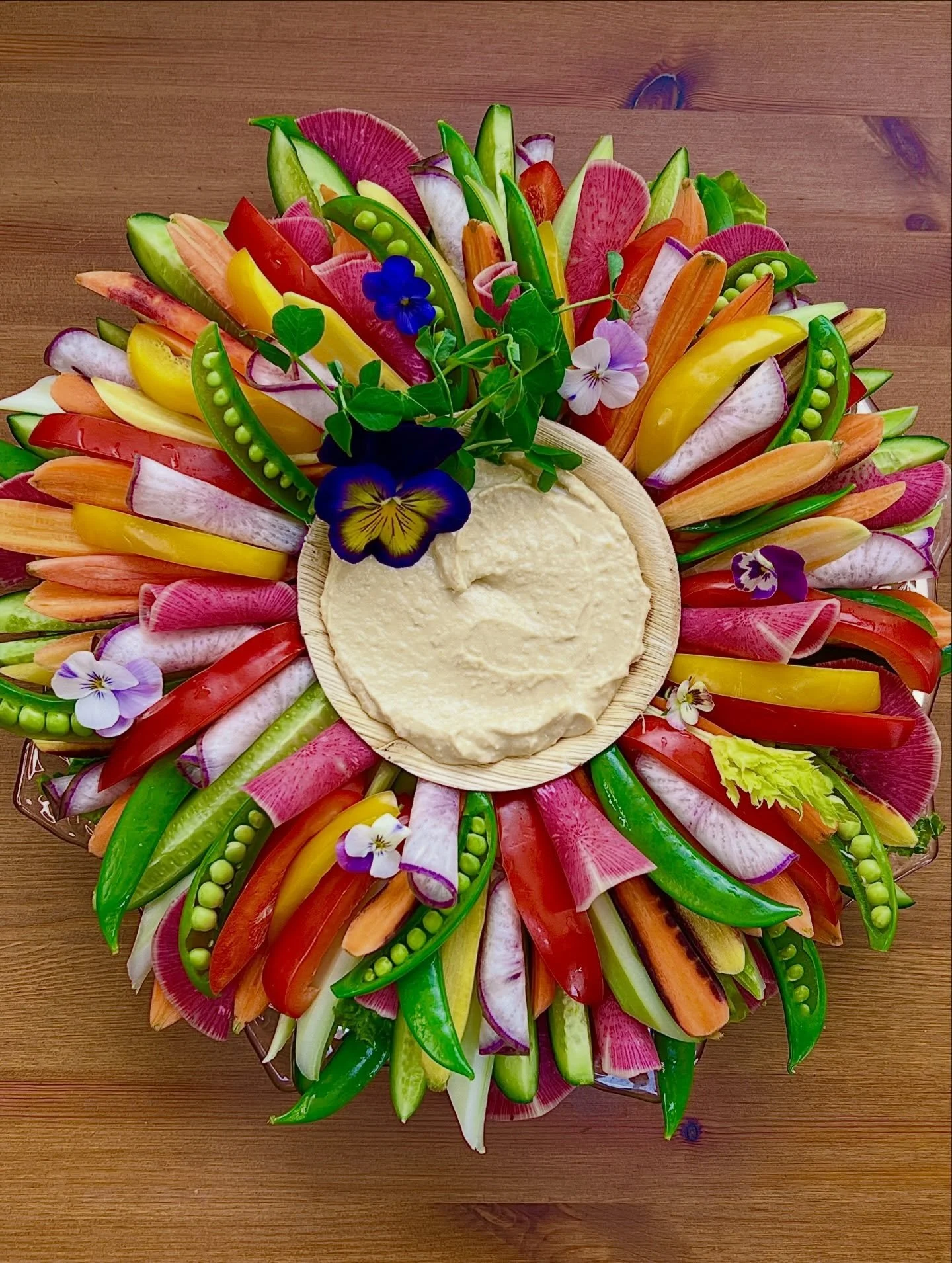 ✨ A client asked me to assemble a Garden Graze Platter on one of her crystal serving pieces this past weekend and I think it&rsquo;s the prettiest one I&rsquo;ve ever done ✨

#briarhillgourmet #veggieplatter #gourmetfood #barrieontario #barriebusines