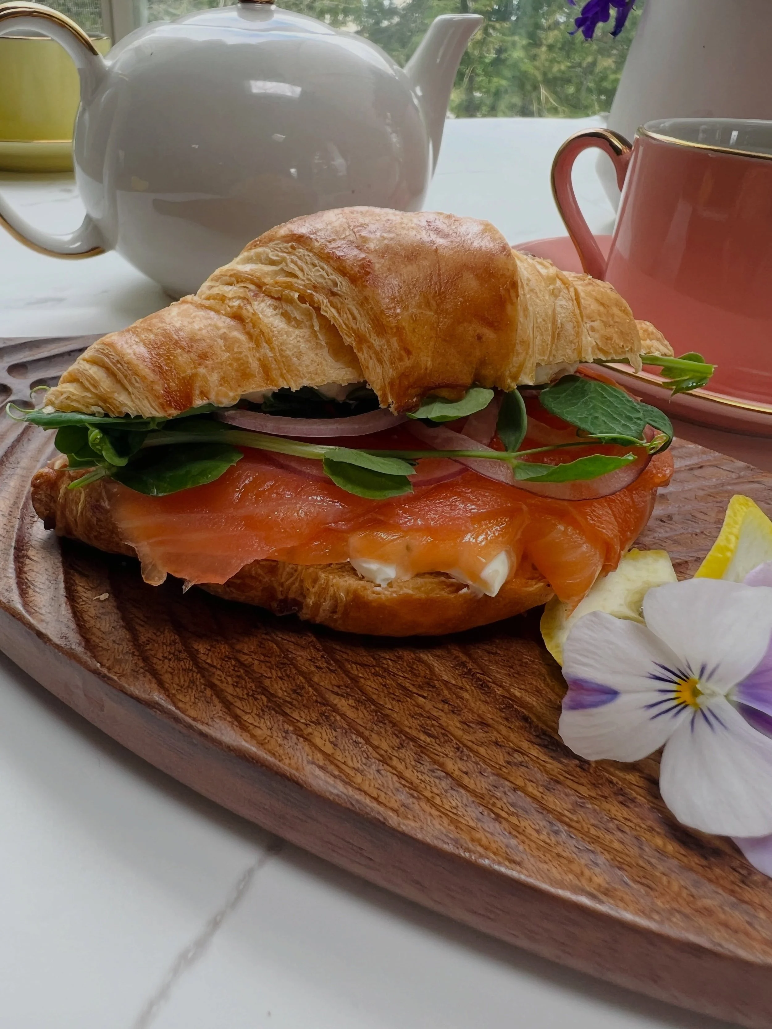 📣 NEW MENU ITEM! Continuing our brand new tea sandwich collection&hellip; introducing Smoked Salmon Croissants! 🫖🥐

👉 Made with buttery mini croissants layered with smoked salmon and lemon herb cream cheese for the perfect balance of rich, fresh,