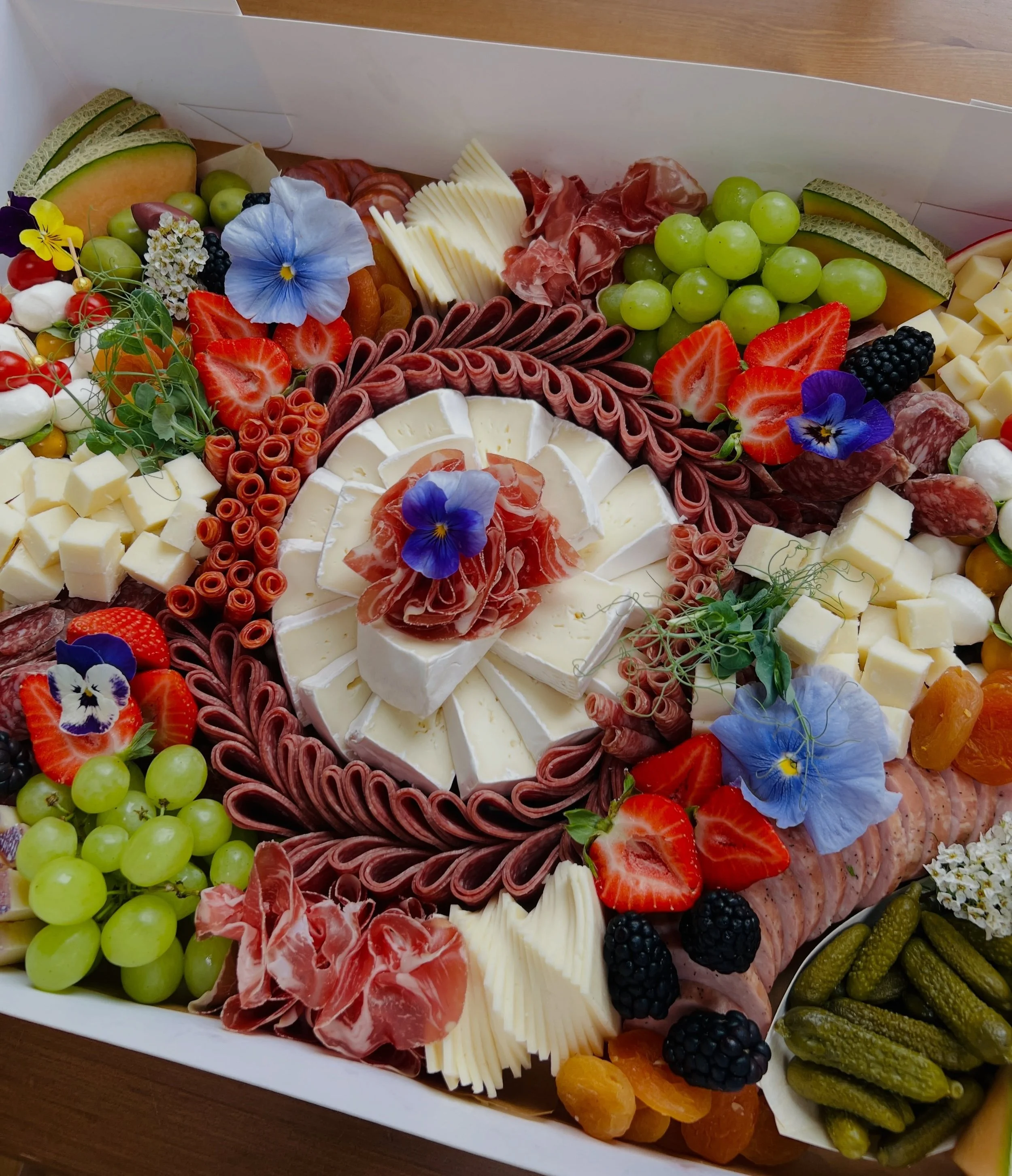 ✨ The Briar Hill Deluxe Box: our largest graze box, crafted for milestone celebrations, family gatherings, corporate events, and the most special occasions. 

Designed to impress and feed a crowd, this deluxe spread is beautifully arranged with an ab