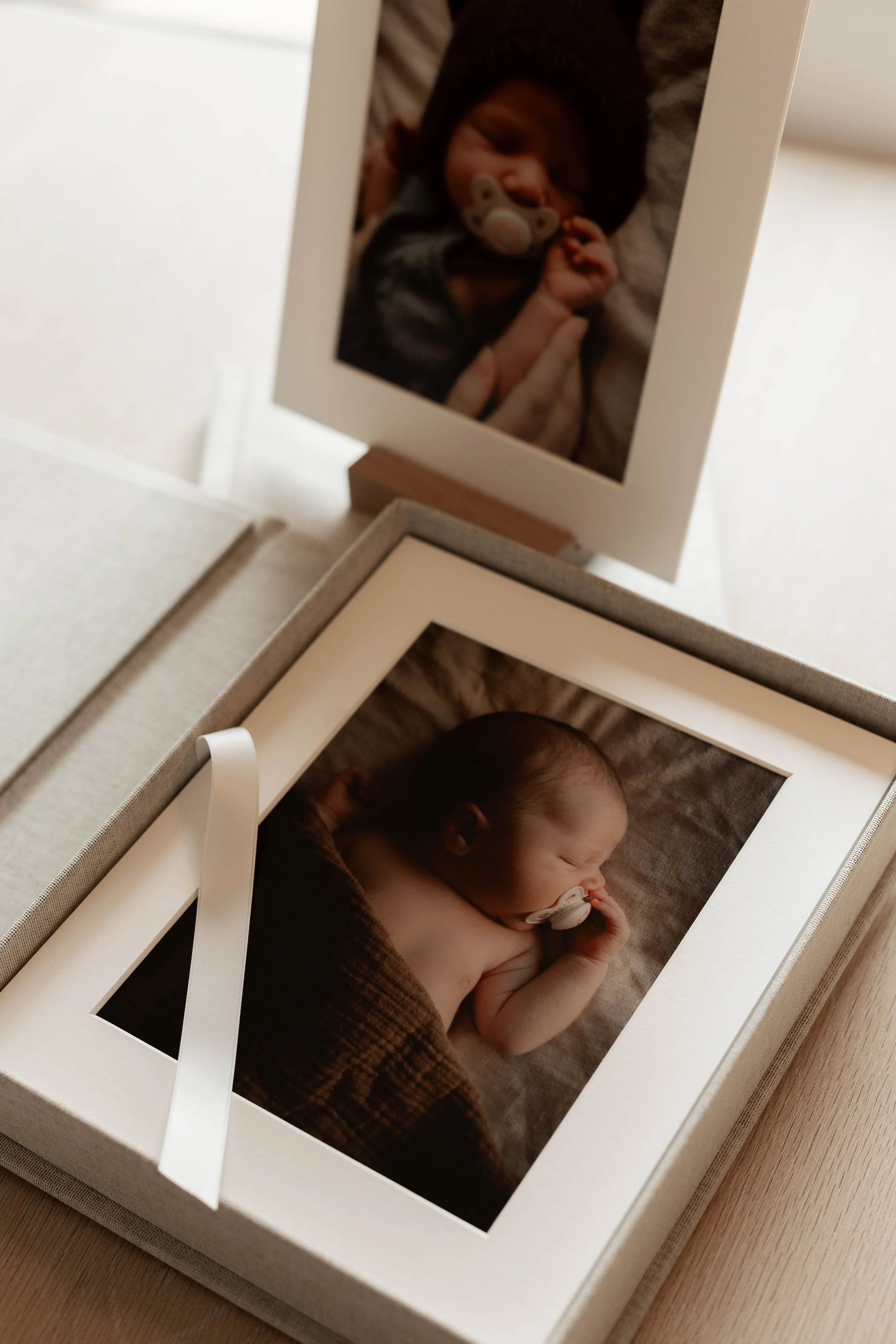 Vakker bildeboks med nyfødtbilder