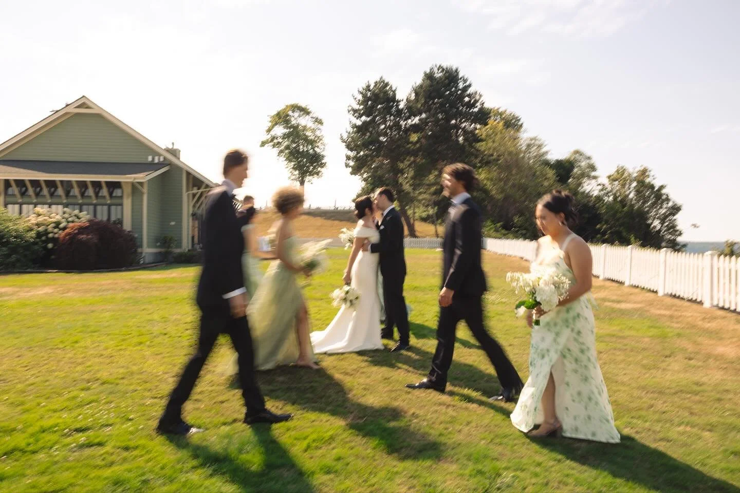 Still can&rsquo;t get over how sweet and genuine this day felt 🤍A perfect summer celebration in Port Gamble &mdash; sea breeze, laughter, and that effortless kind of love that makes everyone around smile. 📸
