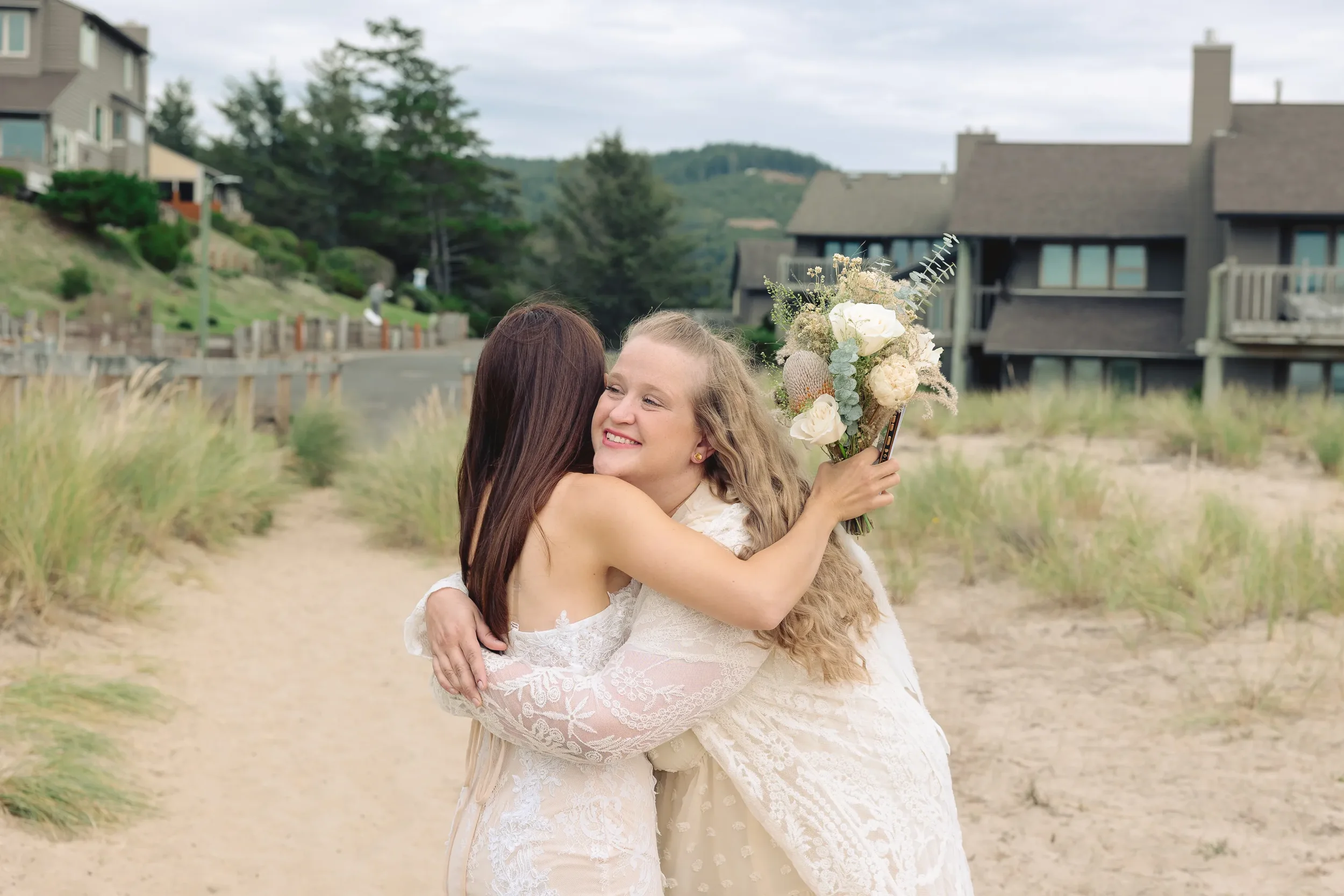 chapman-beach-wedding-ceremony-elopement-cannon-beach-oregon-2_result.webp