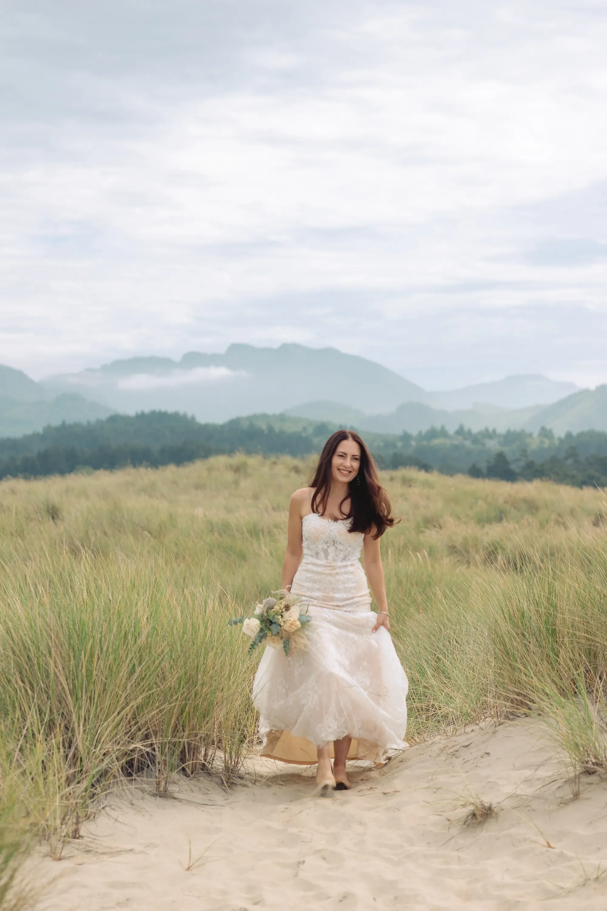 chapman-beach-wedding-ceremony-elopement-cannon-beach-oregon-9_result.webp