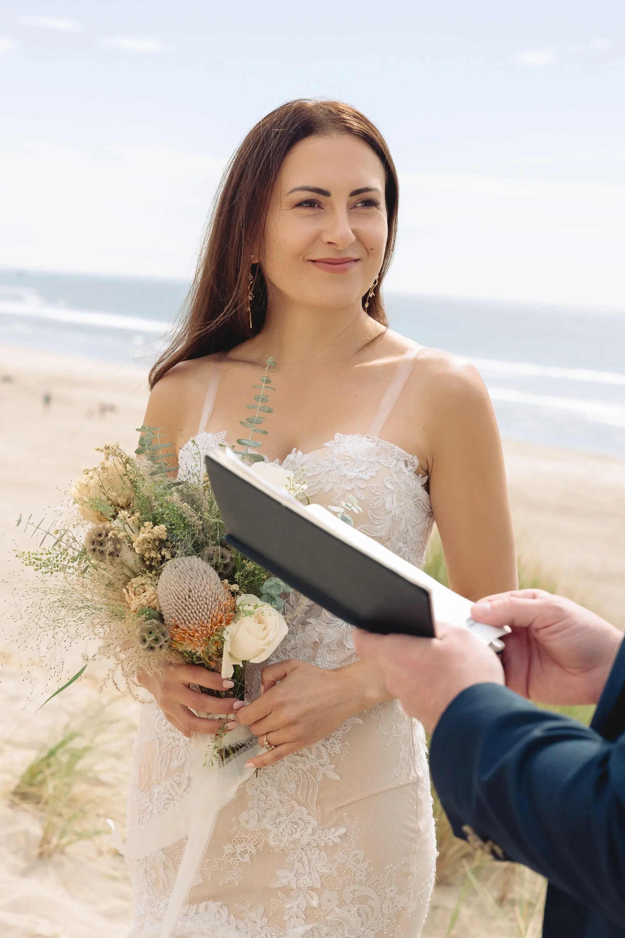 chapman-beach-wedding-ceremony-elopement-cannon-beach-oregon-17_result.webp