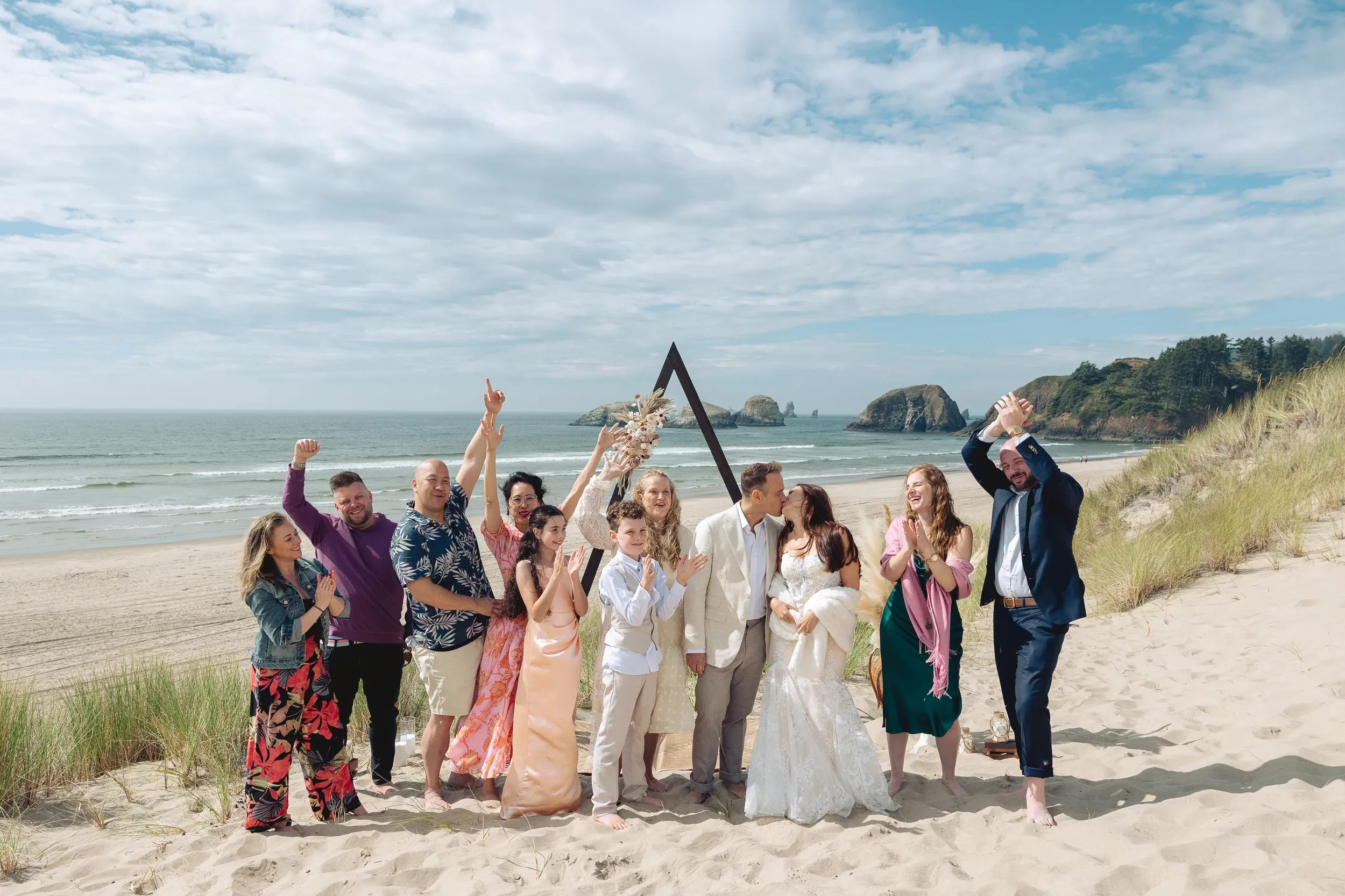 chapman-beach-wedding-ceremony-elopement-cannon-beach-oregon-30_result.webp