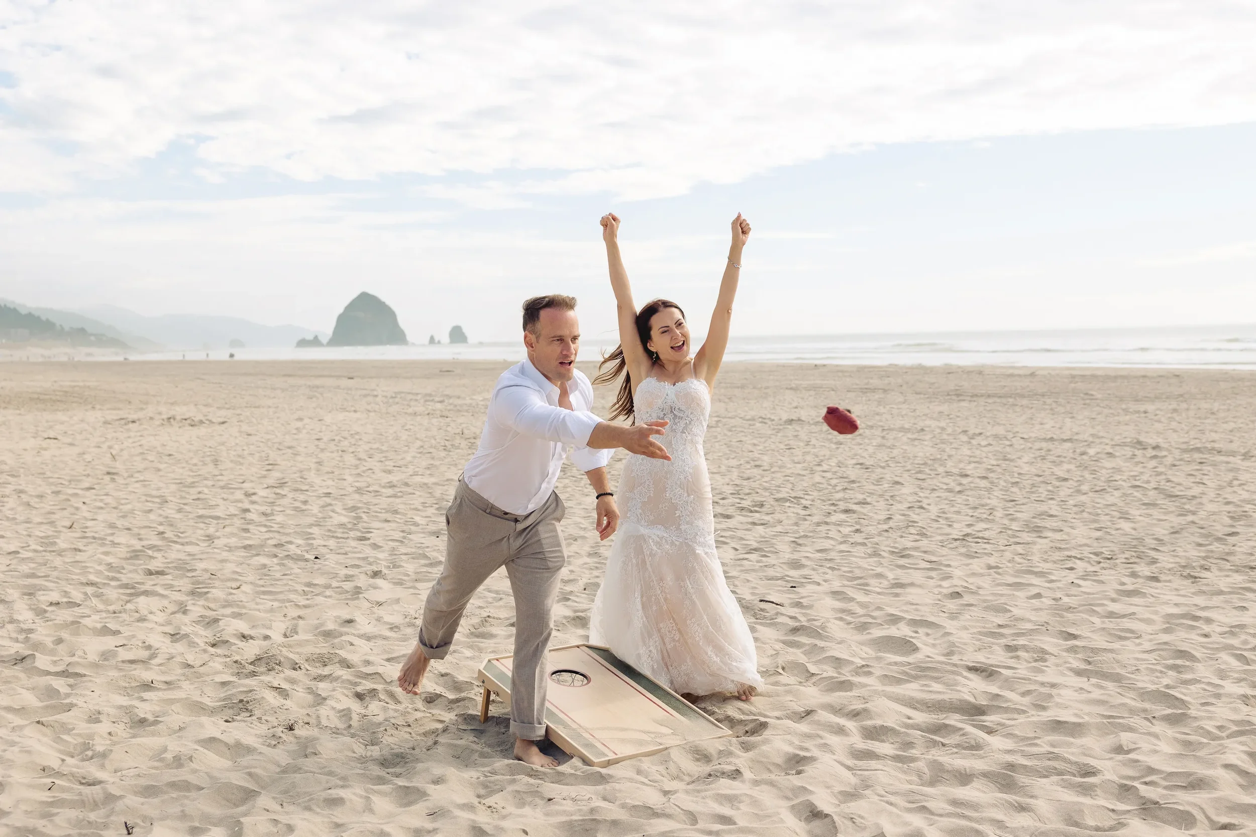 chapman-beach-wedding-ceremony-elopement-cannon-beach-oregon-63_result.webp
