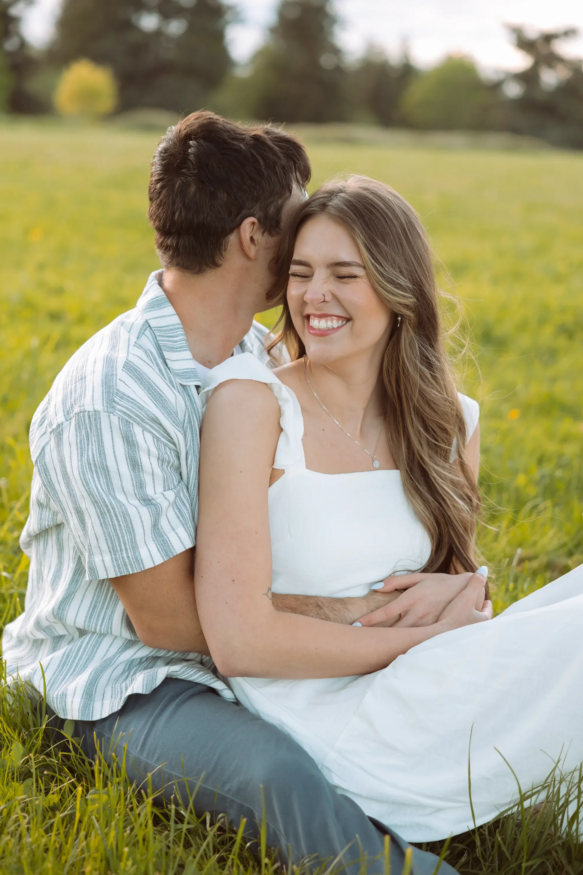 discovery-park-engagement-photos-seattle-wedding-photographer-2.webp