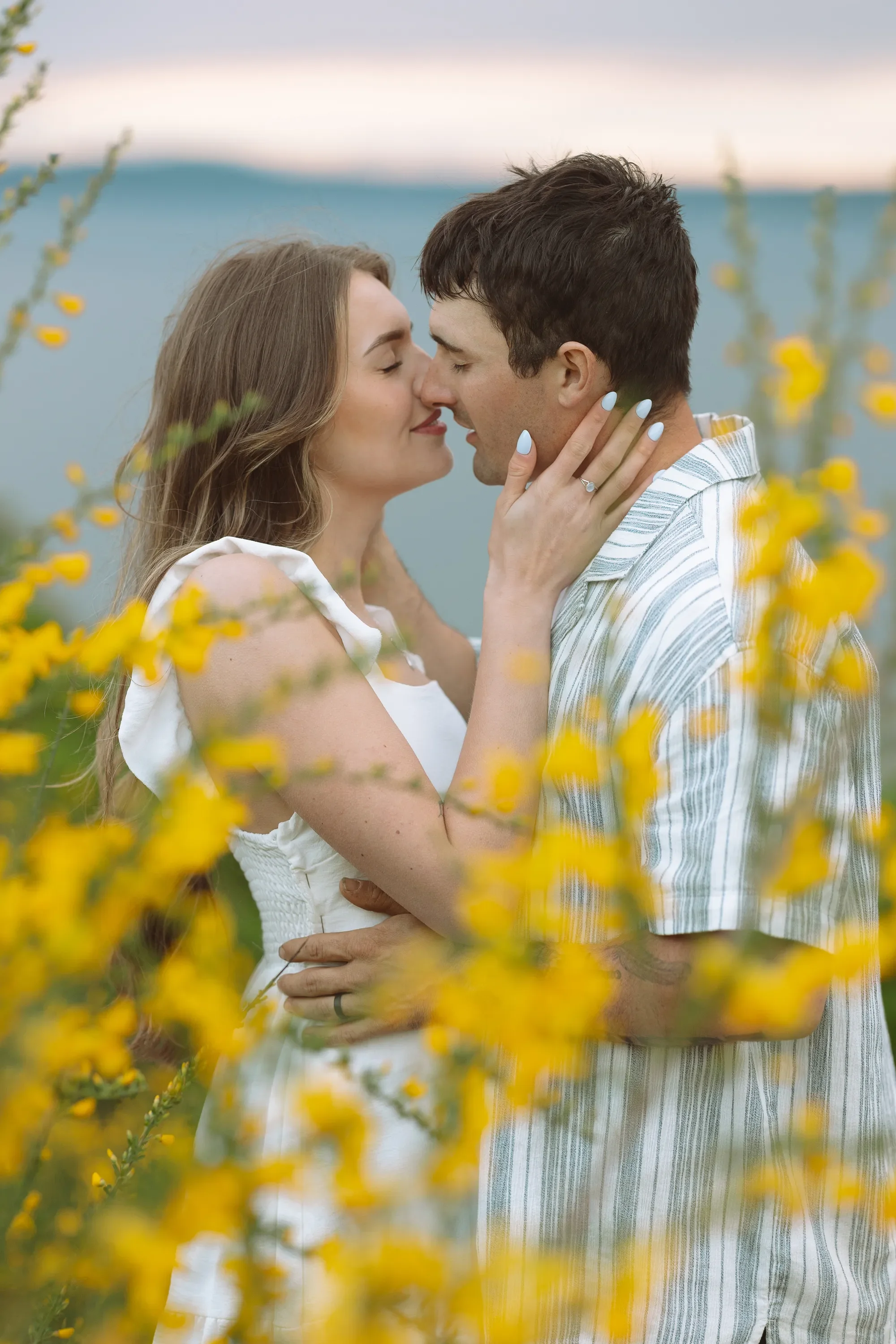 discovery-park-engagement-photos-seattle-wedding-photographer-22.webp