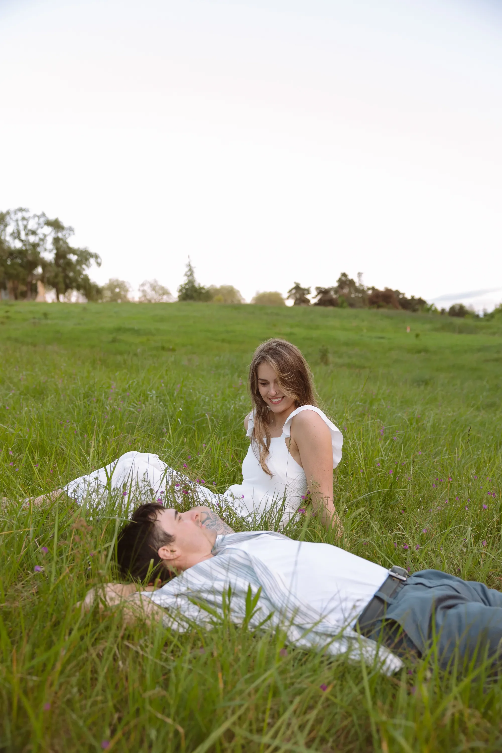 discovery-park-engagement-photos-seattle-wedding-photographer-8.webp