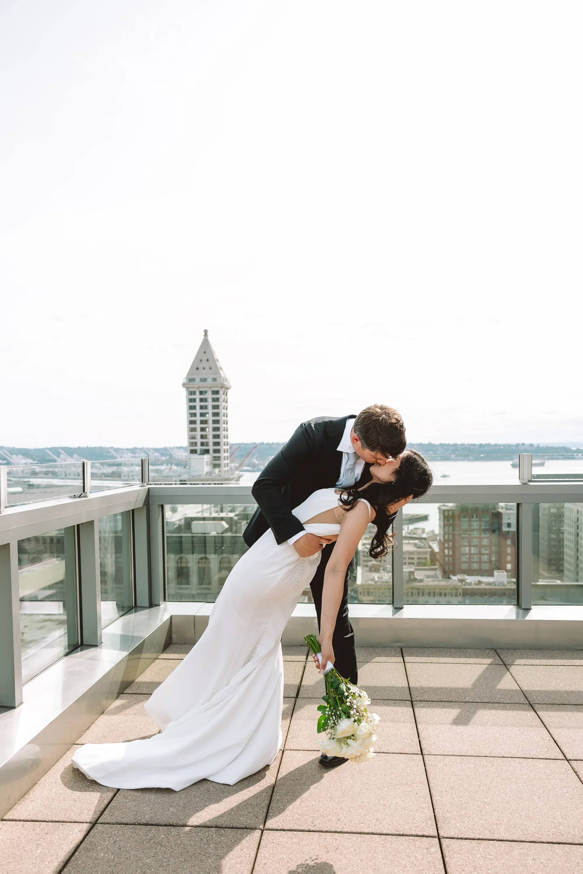 seattle-courthouse-wedding-seattle-municipal-court-rooftop-6.webp