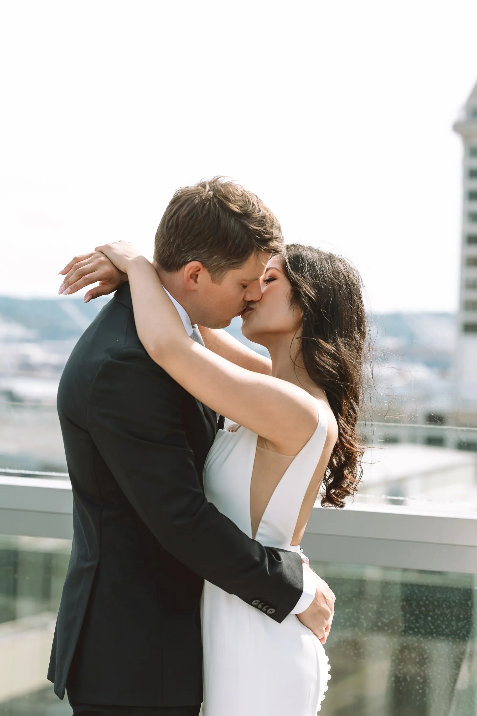 seattle-courthouse-wedding-seattle-municipal-court-rooftop-5.webp