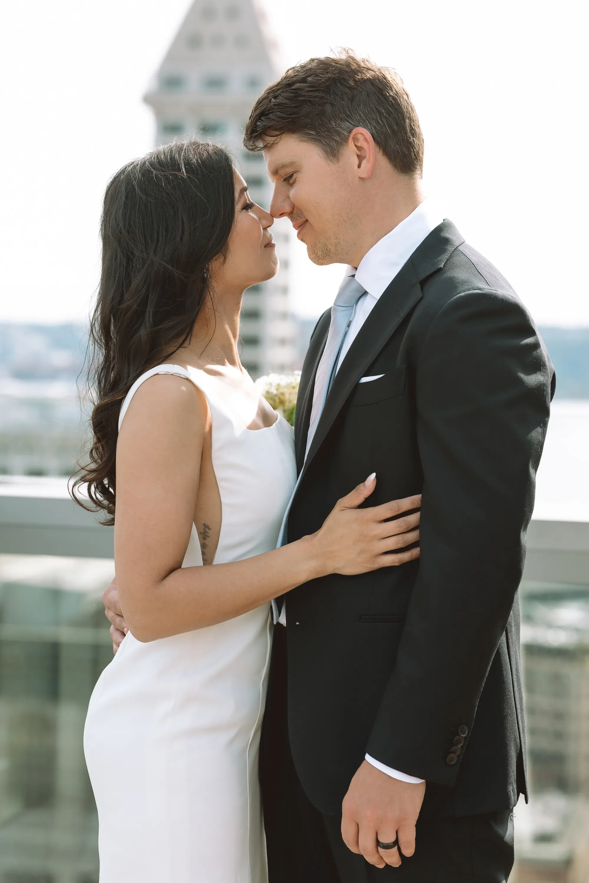 seattle-courthouse-wedding-seattle-municipal-court-rooftop-8.webp