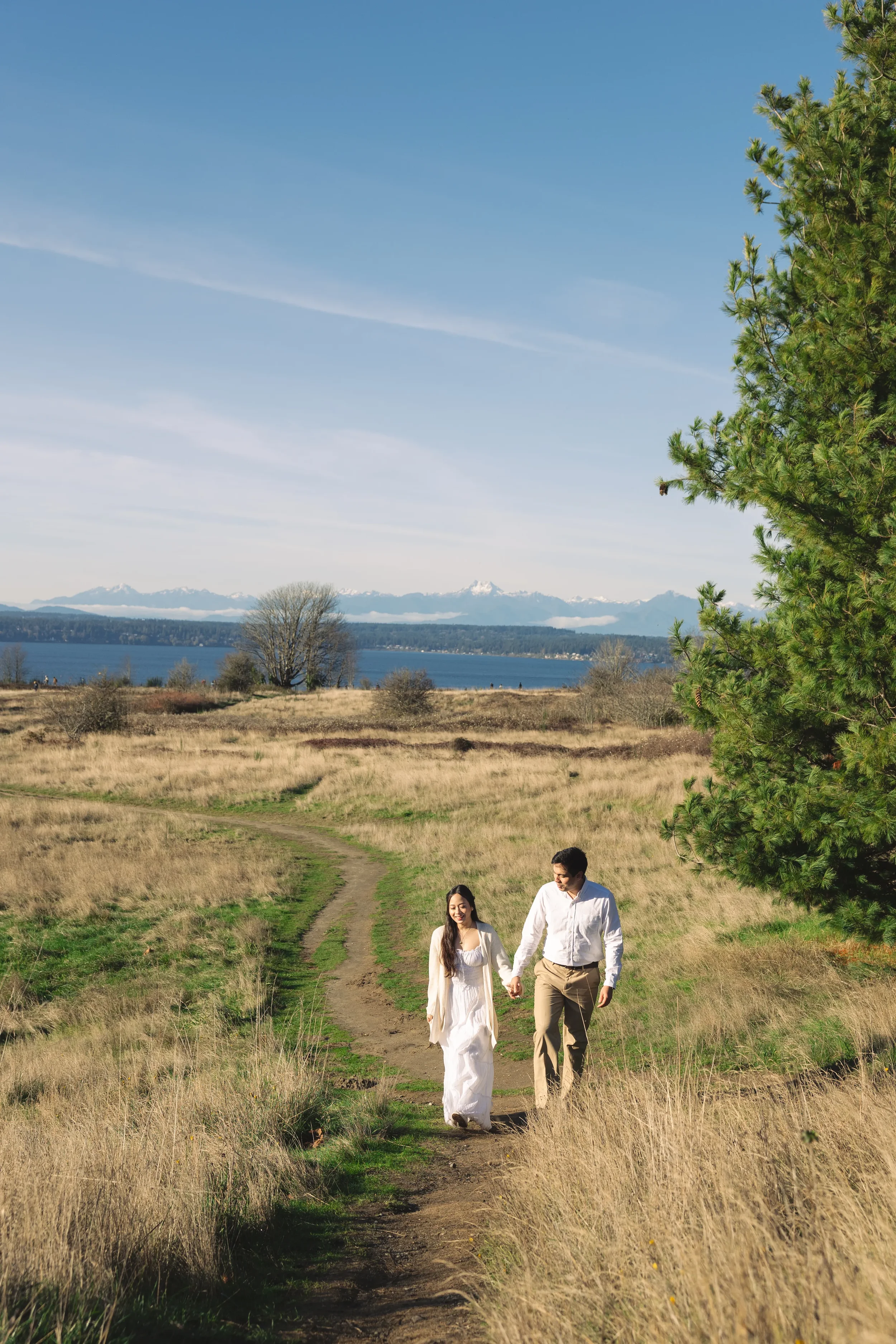 discovery-park-engagement-photoshoot-seattle-wedding-photographer.webp