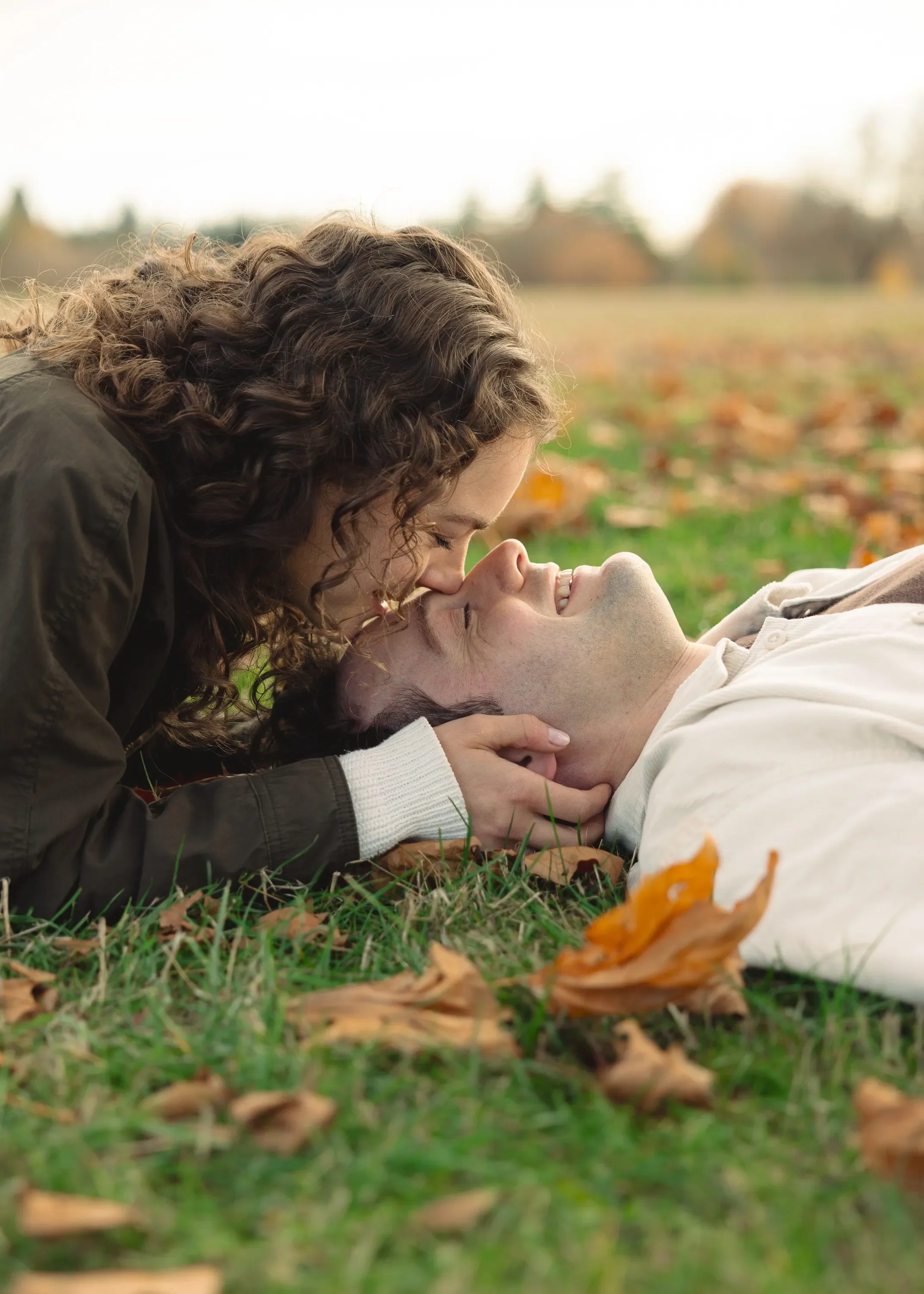 discovery-park-engagement-photos-seattle-wedding-photographer-22.webp