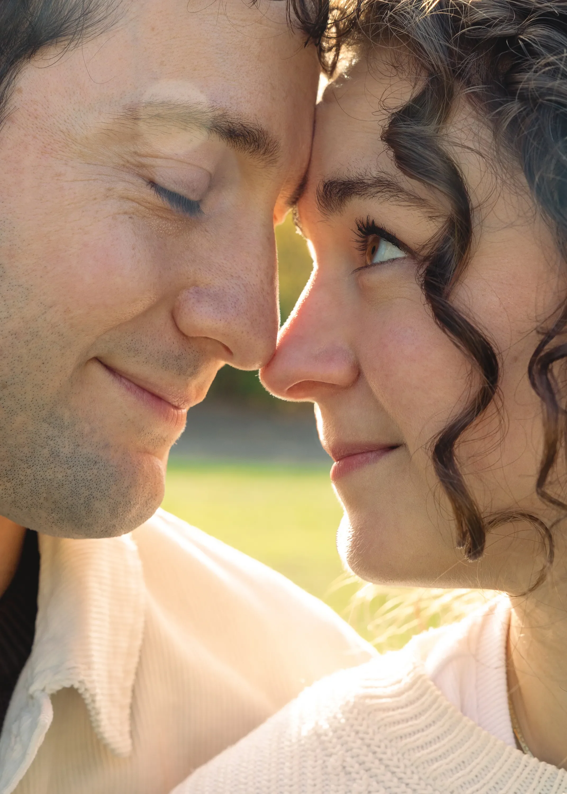 discovery-park-engagement-photos-seattle-wedding-photographer-12.webp
