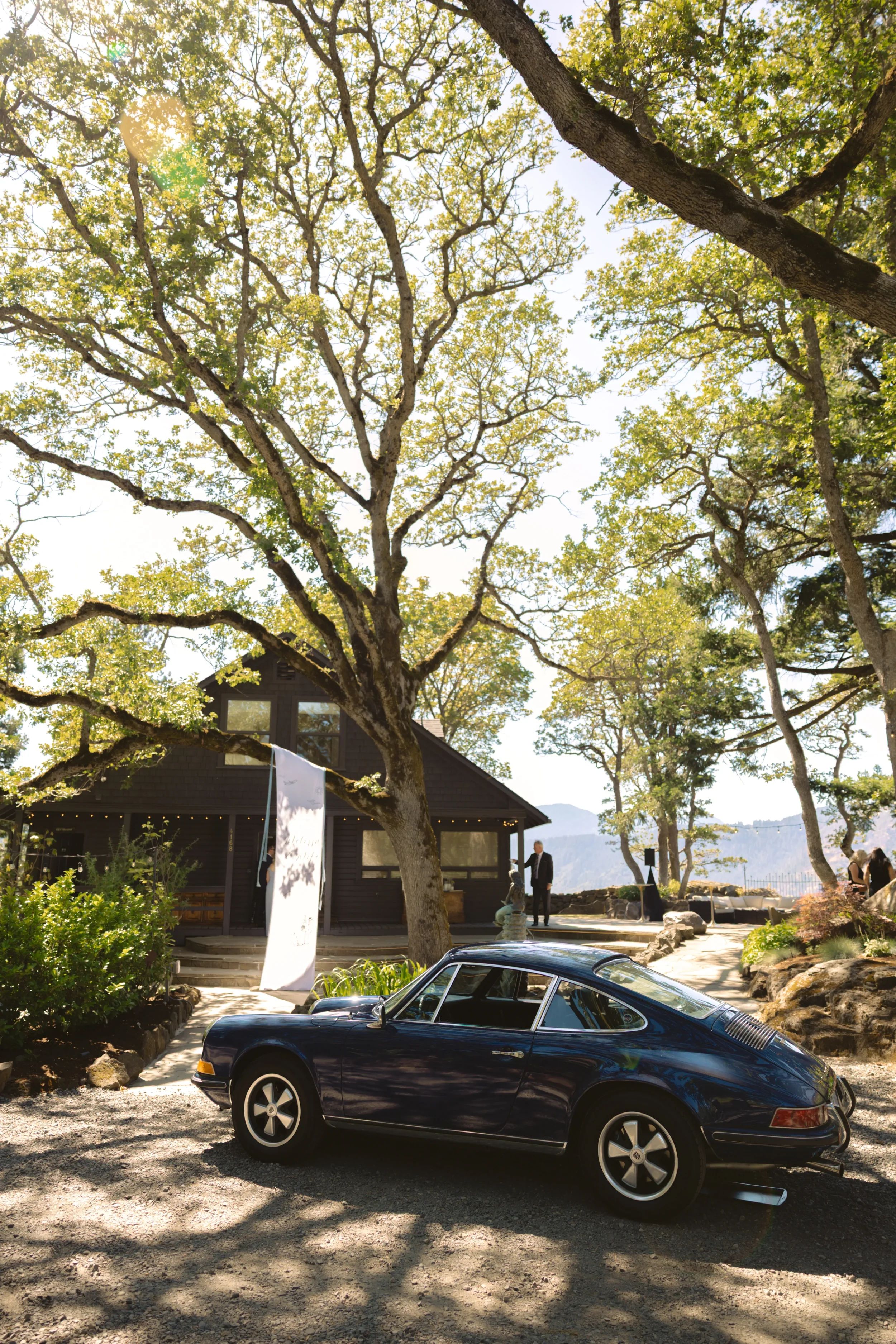 the-griffin-house-wedding-venue-hood-river.webp
