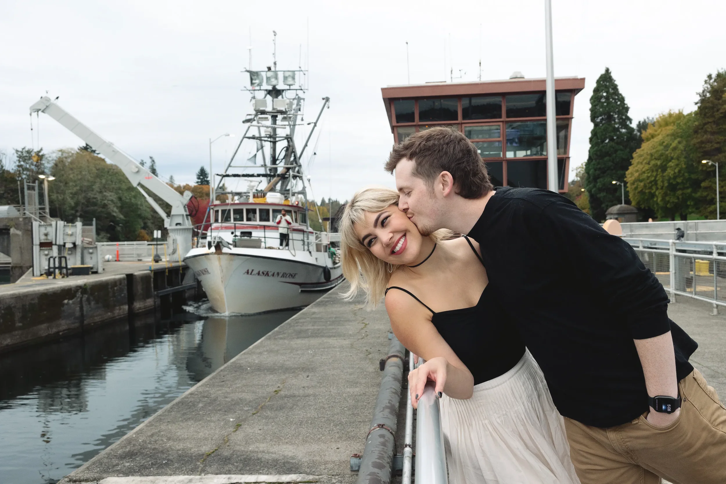 seattle-waterfront-photoshoot-at-ballard-locks-6.webp