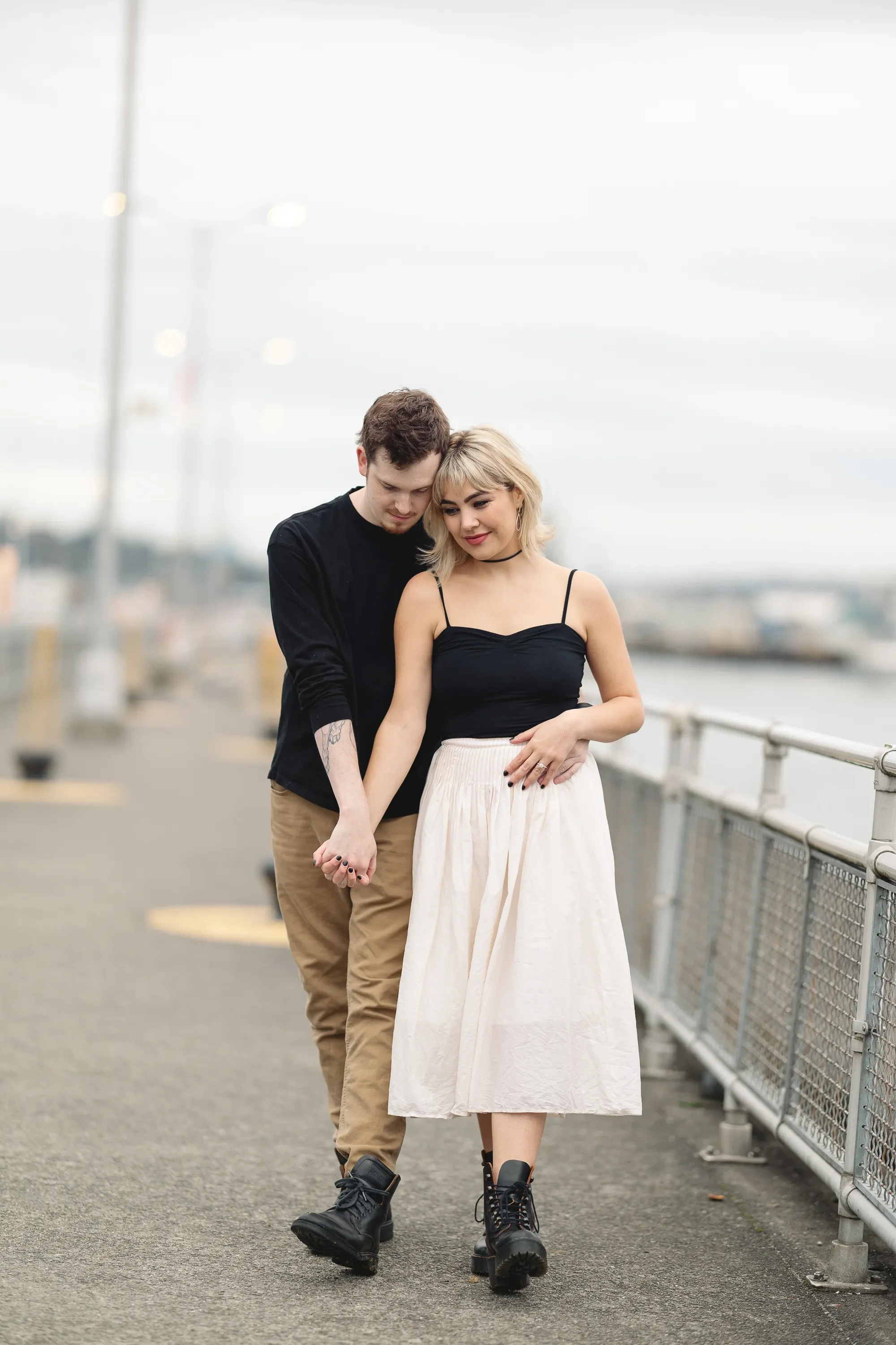 seattle-waterfront-photoshoot-at-ballard-locks-7.webp