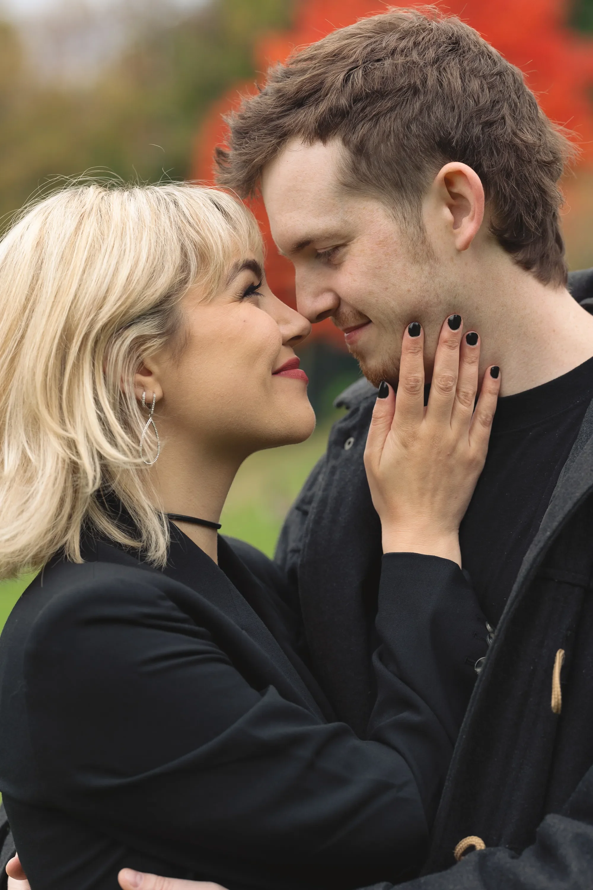 fall-engagement-photoshoot-ballard-locks-seattle-5.webp