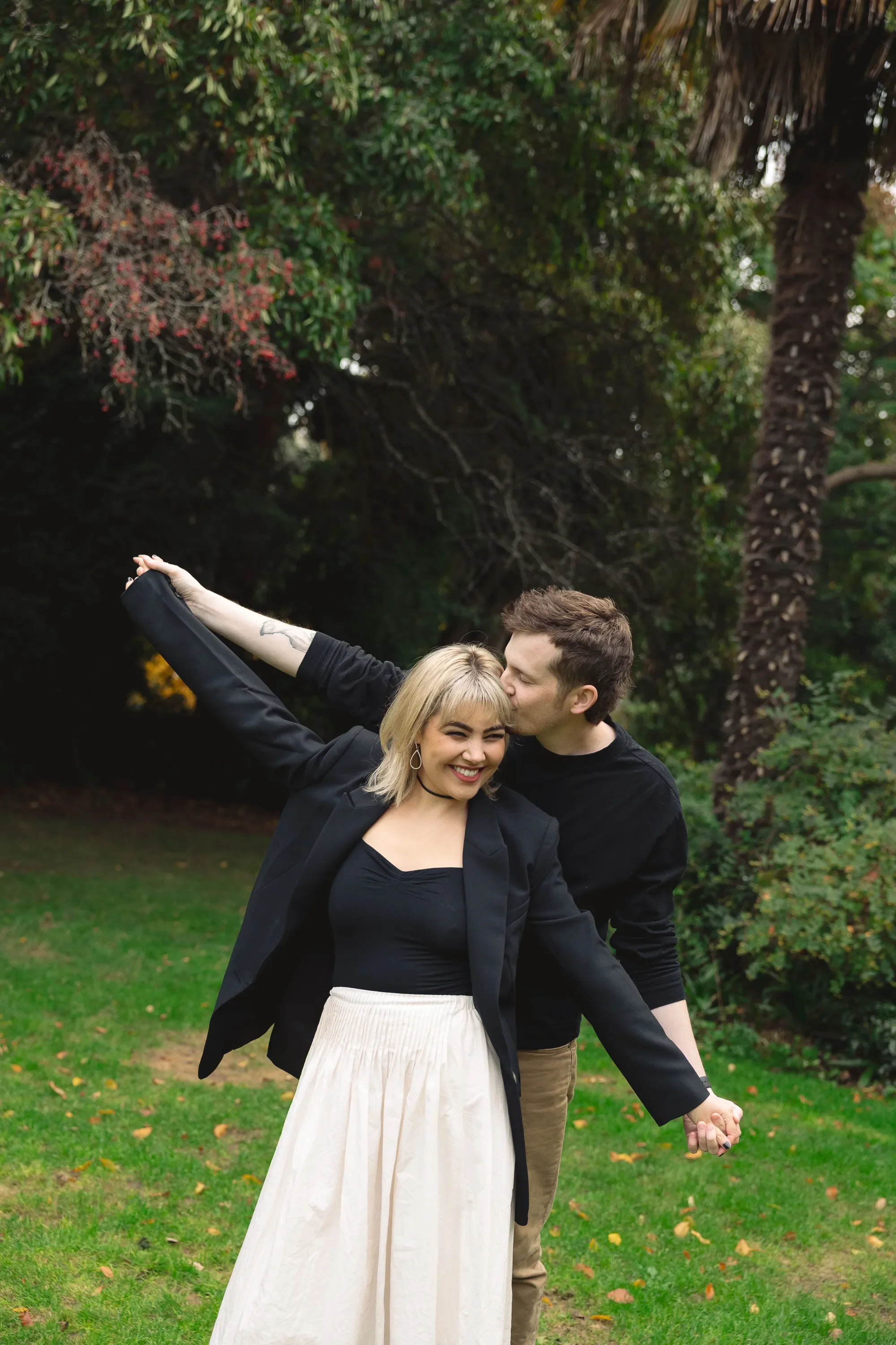 ballard-locks-seattle-engagement-photoshoot-4.webp