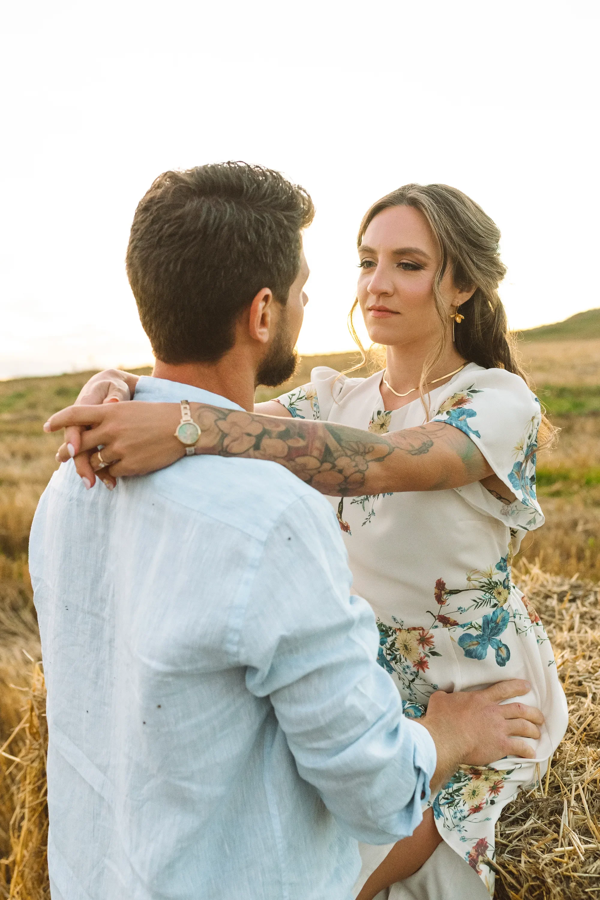 engagement-photoshoot-ebey's-landing-whidbey-island-7.webp