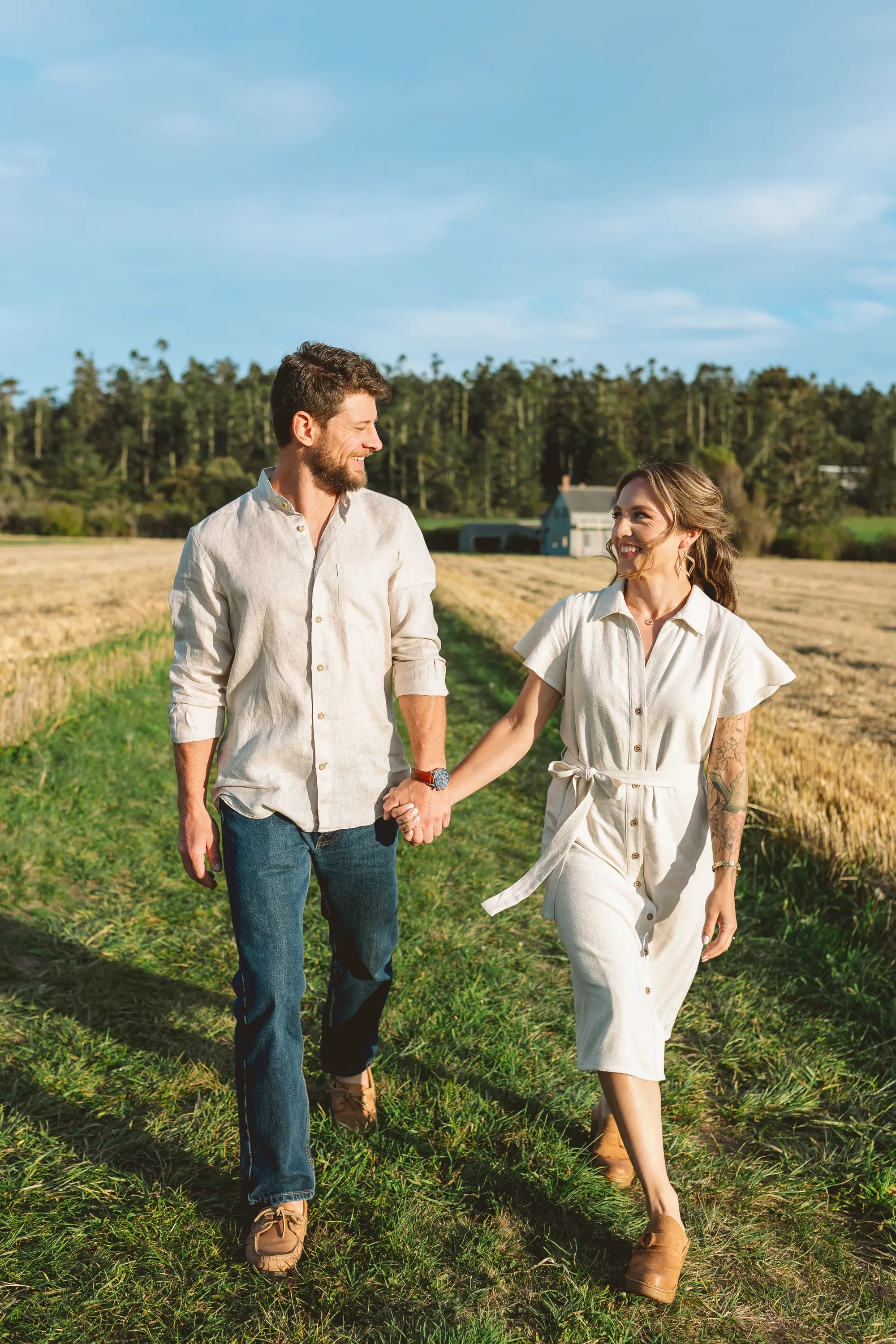 engagement-photos-ebey's-landing-whidbey-island (1).webp