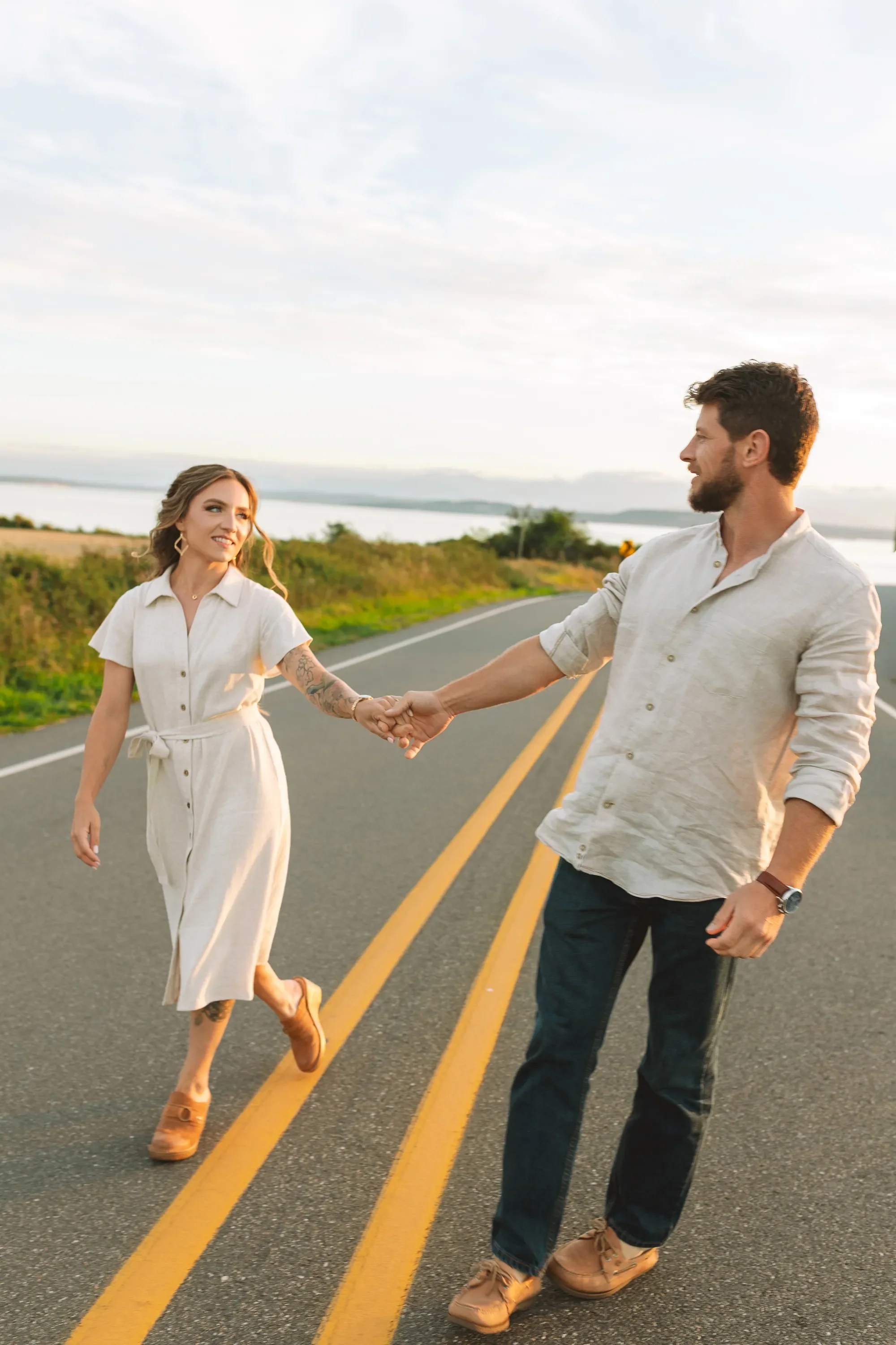 ebey's-landing-whidbey-island-engagement-photos-6.webp