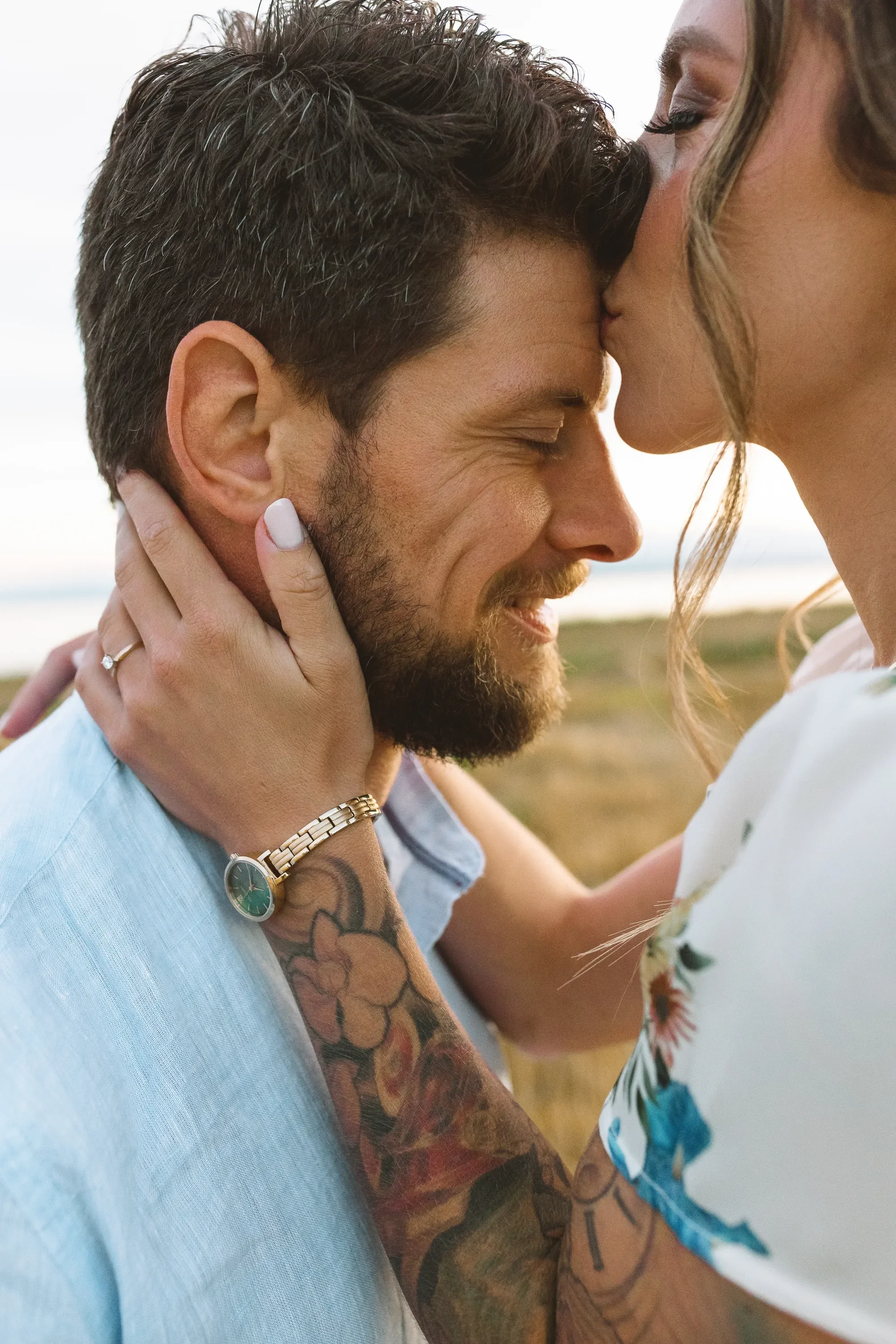 engagement-photoshoot-ebey's-landing-whidbey-island-8 (1).webp