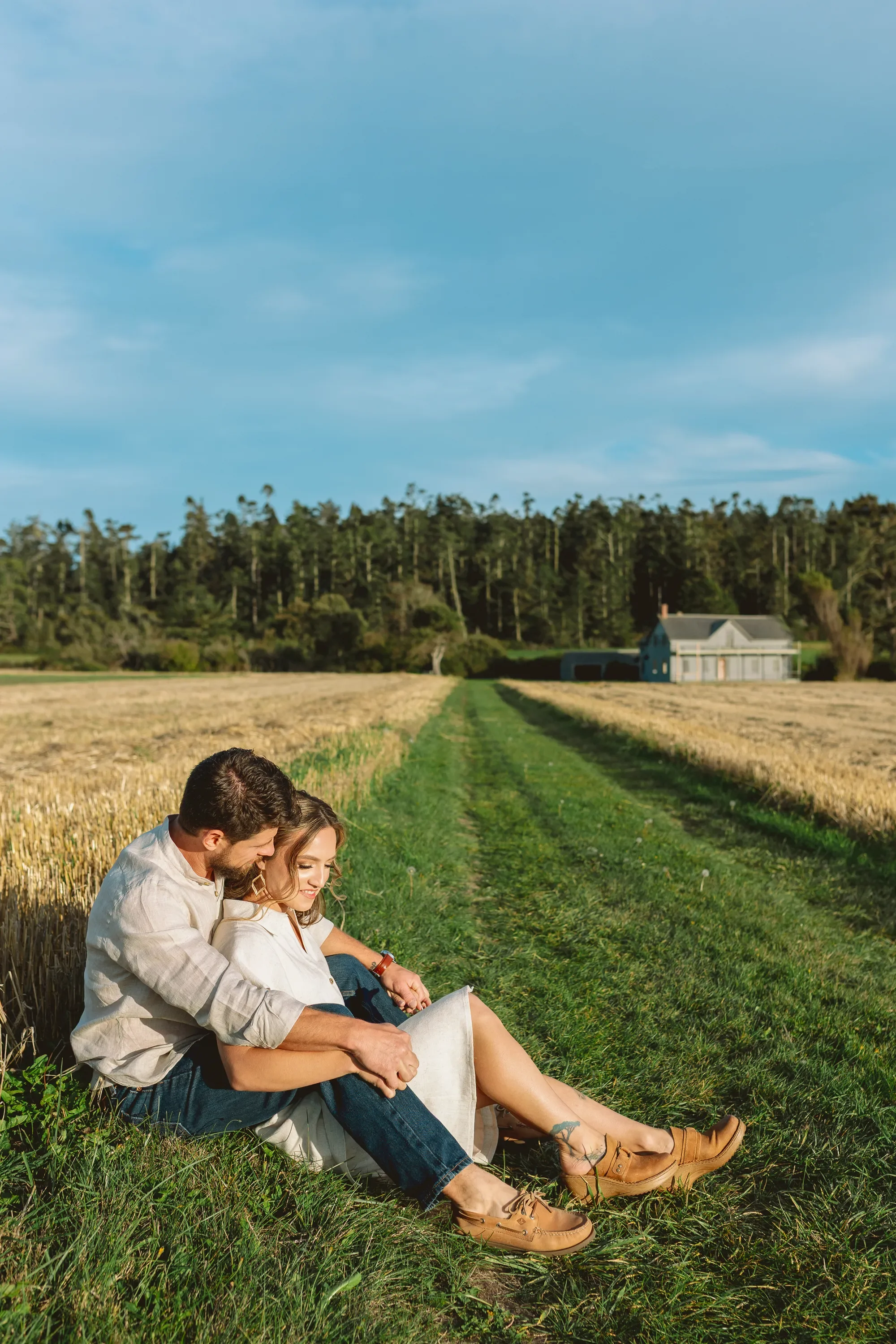 engagement-photos-ebey's-landing-whidbey-island-2 (1).webp