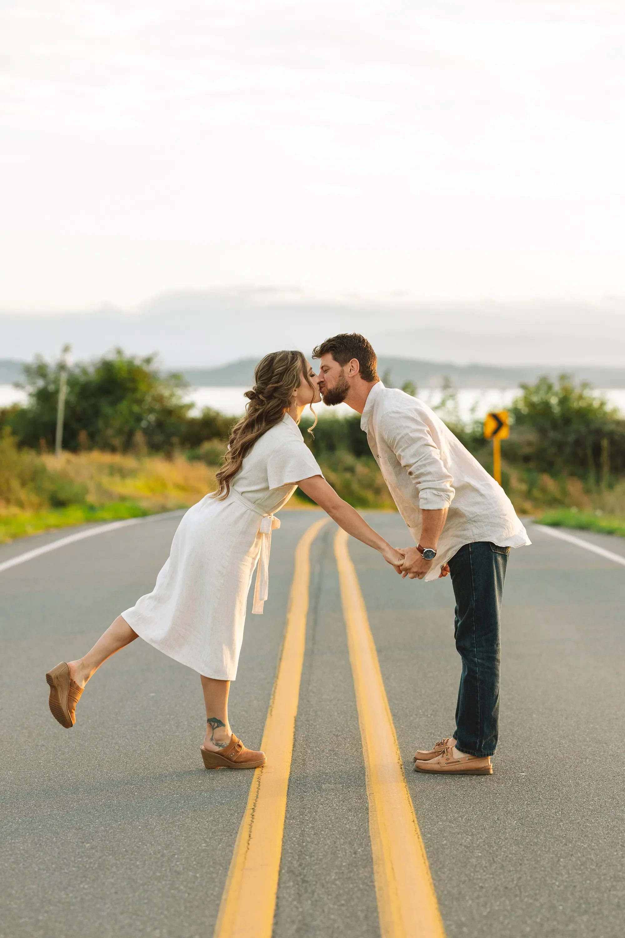 ebey's-landing-whidbey-island-engagement-photos-3.webp