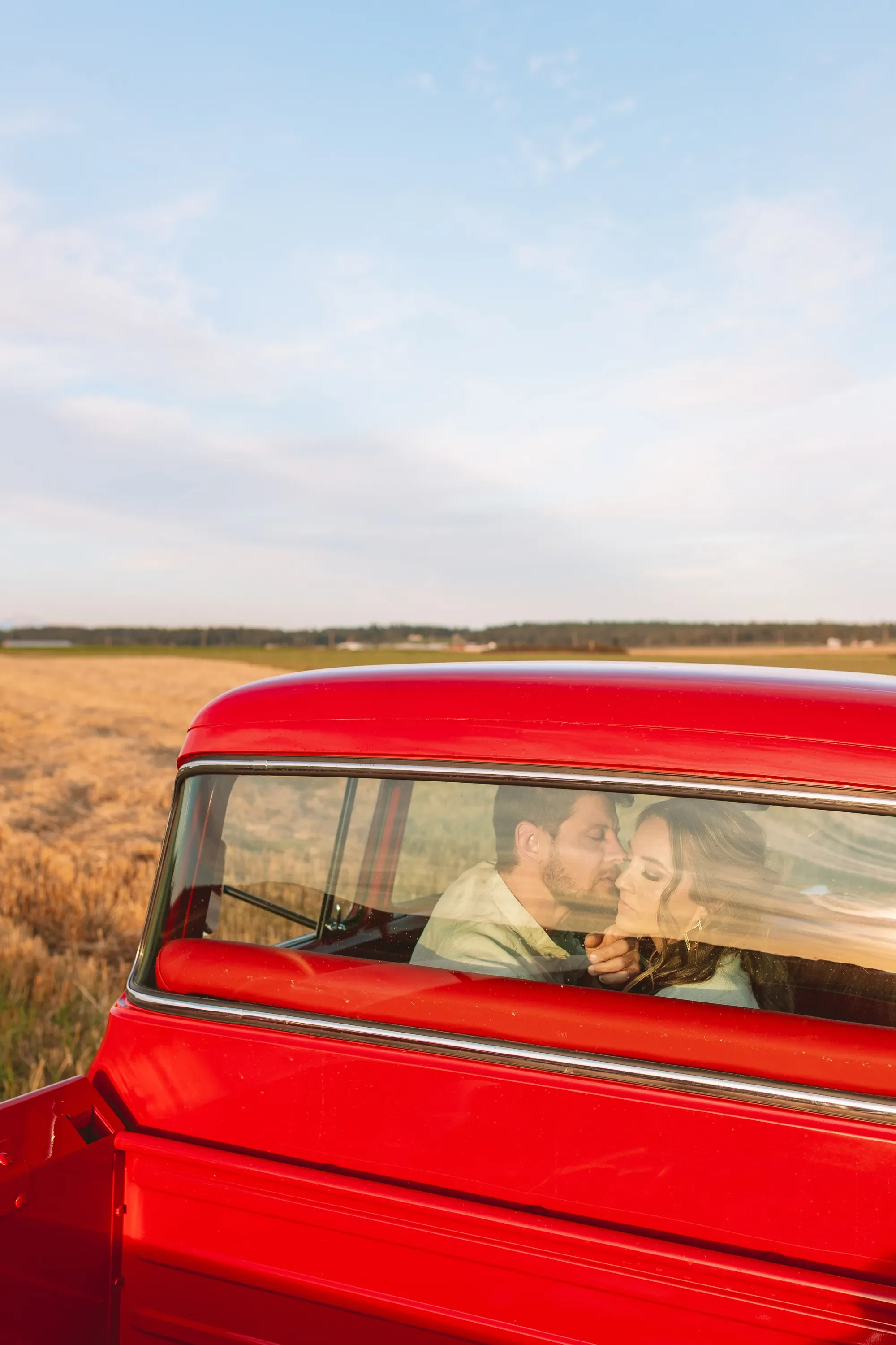 seattle-engagement-photographer-whidbey-island-ebey's-landing-3.webp