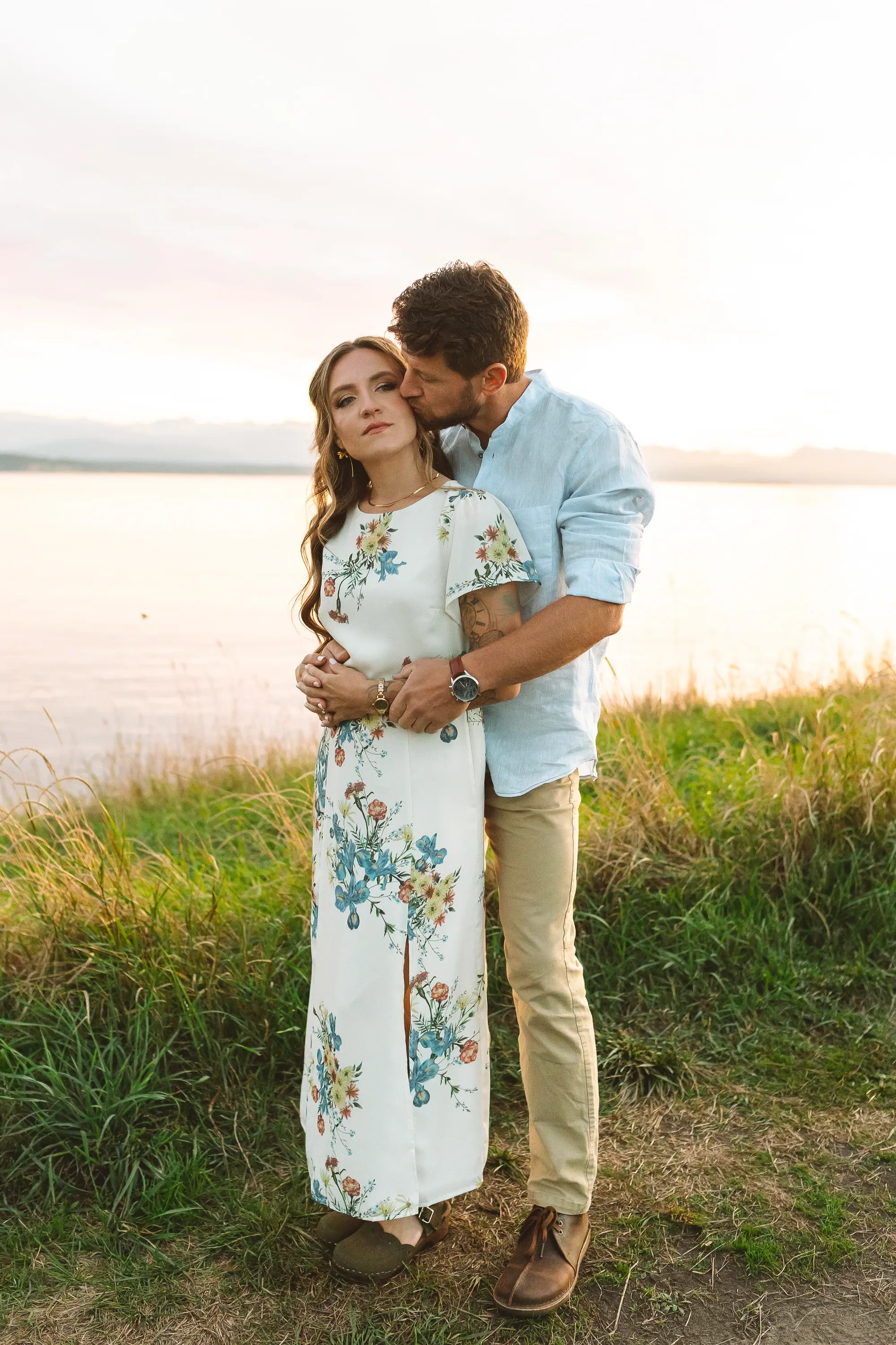 engagement-photoshoot-ebey's-landing-whidbey-island-15.webp