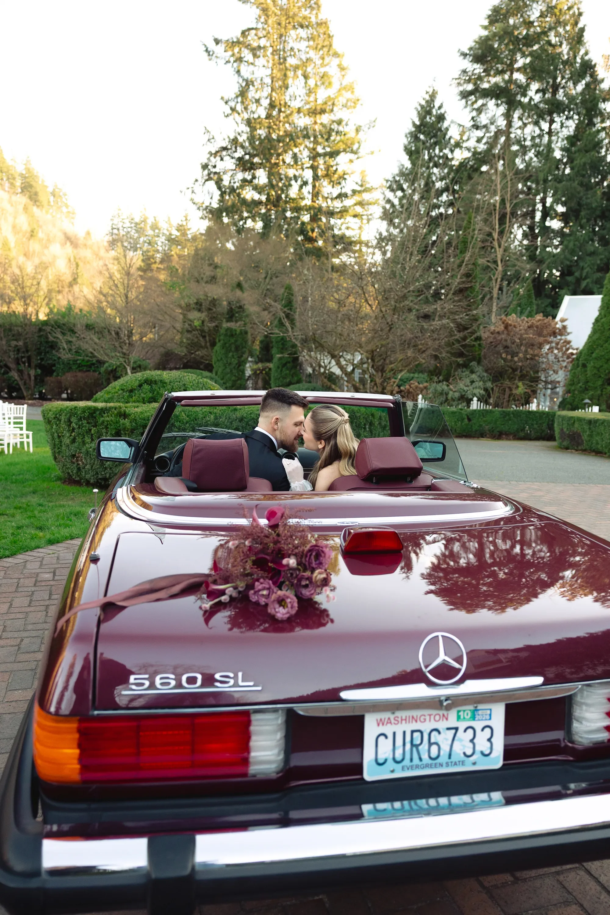 vintage-car-fox-hollow-farm-wedding-photographer-6.webp