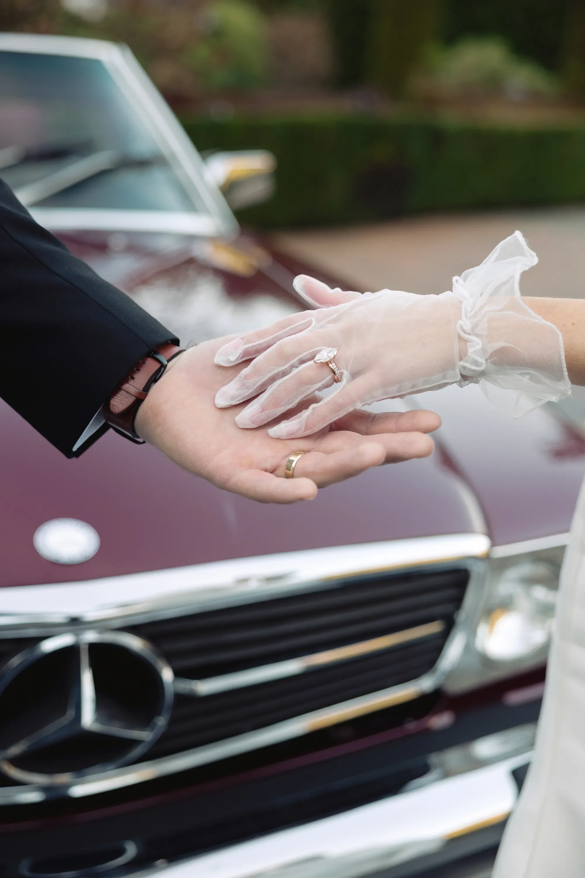 red-vintage-car-luxury-wedding-fox-hollow-farm-issaquah-13.webp