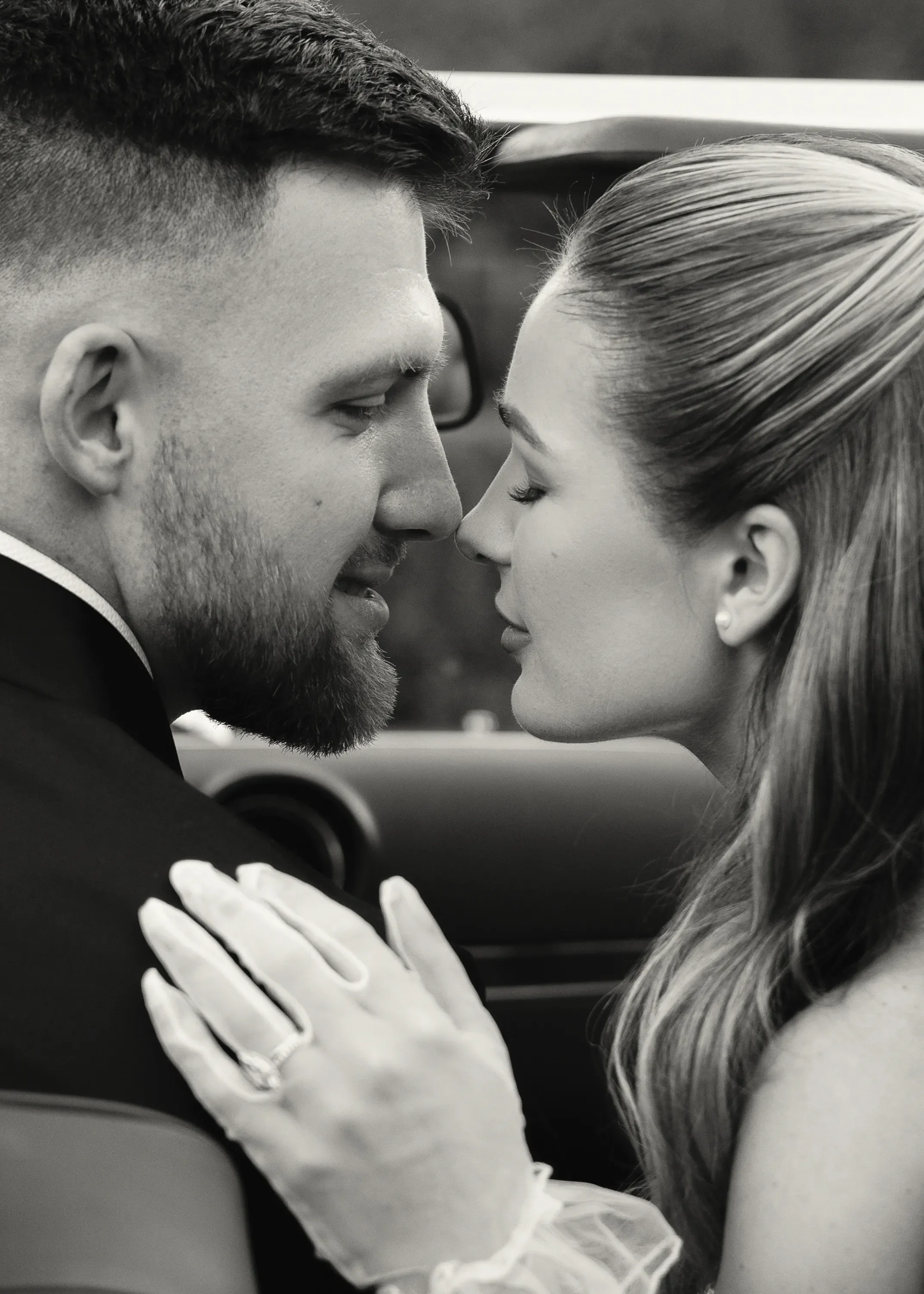 red-vintage-mercedes-seattle-wedding-photographer-2.webp