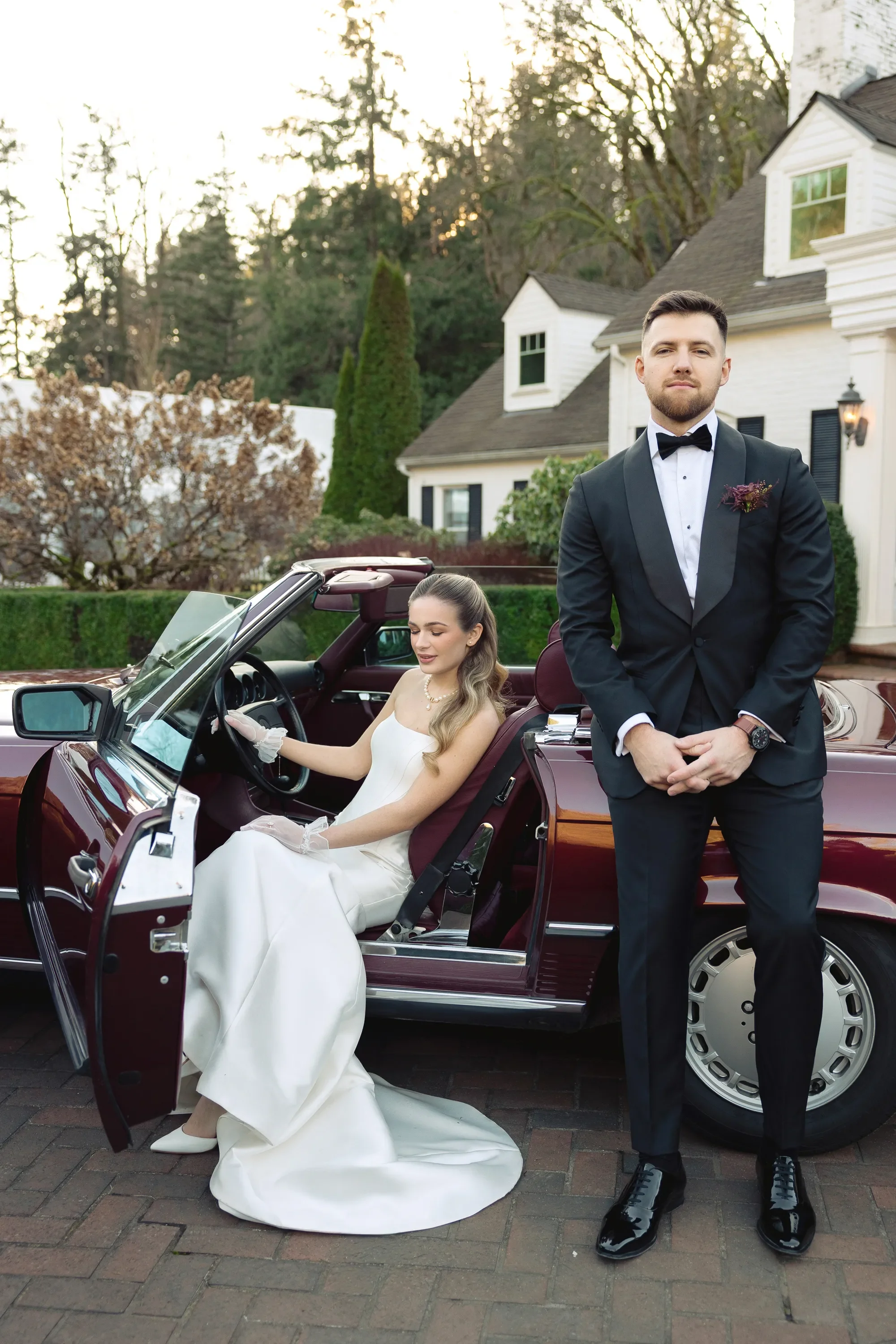vintage-car-fox-hollow-farm-wedding-photographer.webp
