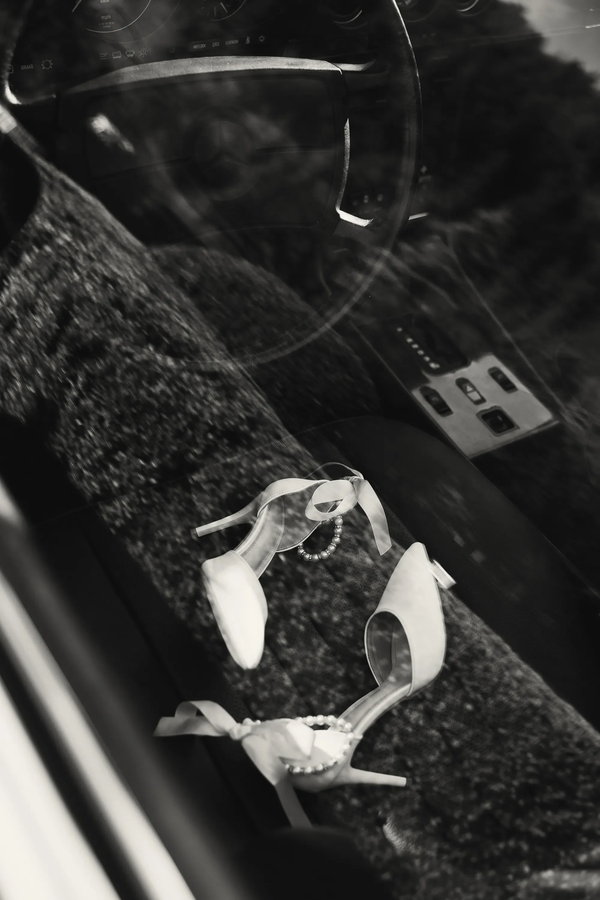 luxury-wedding-at-fox-hollow-farm-details-4.webp