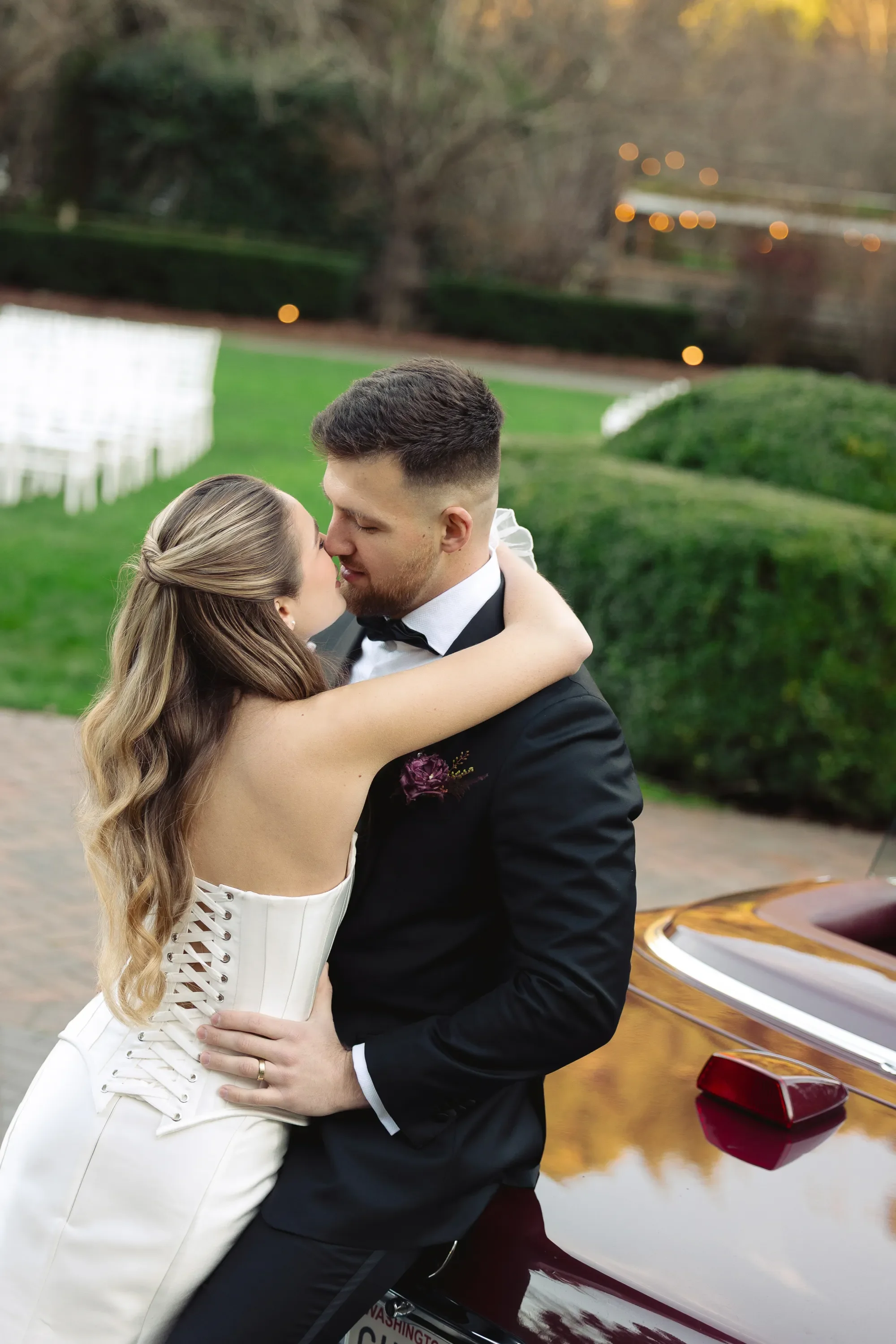 vintage-car-wedding-at-fox-hollow-farm-seattle-12.webp