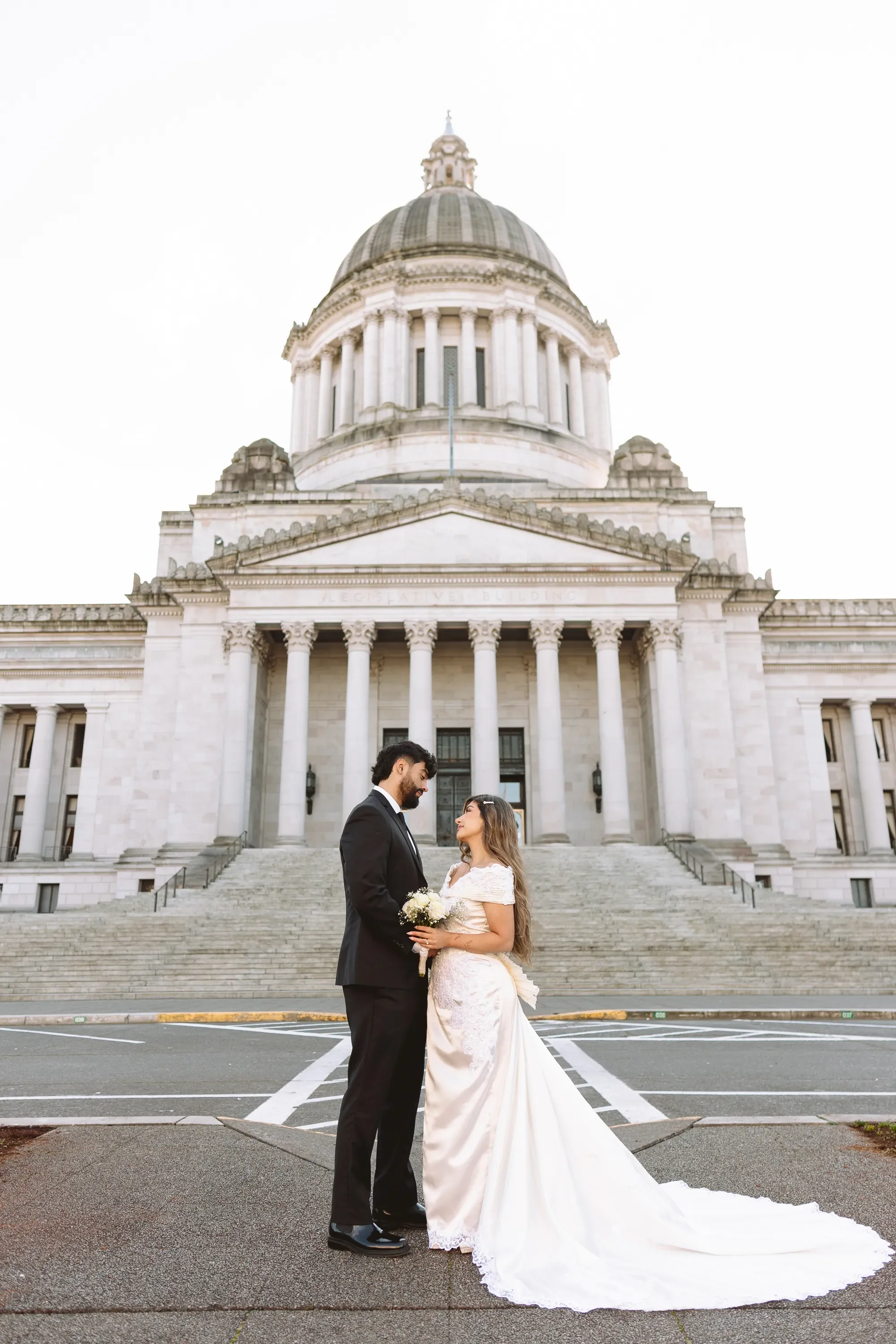 olympia-state-capitol-building-wedding-photographer-4.webp