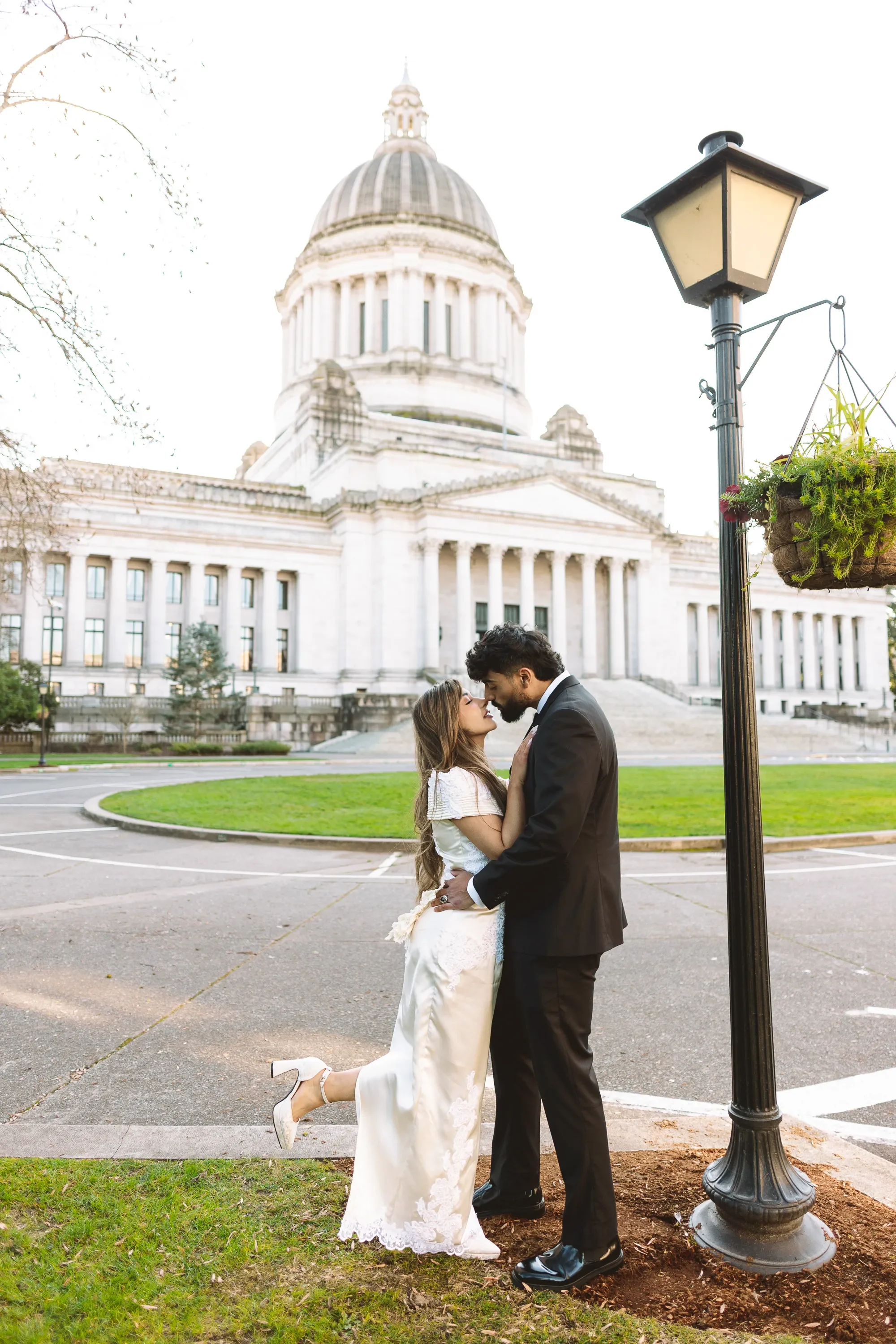 olympia-washigton-state-capitol-building-wedding-photographer-2.webp