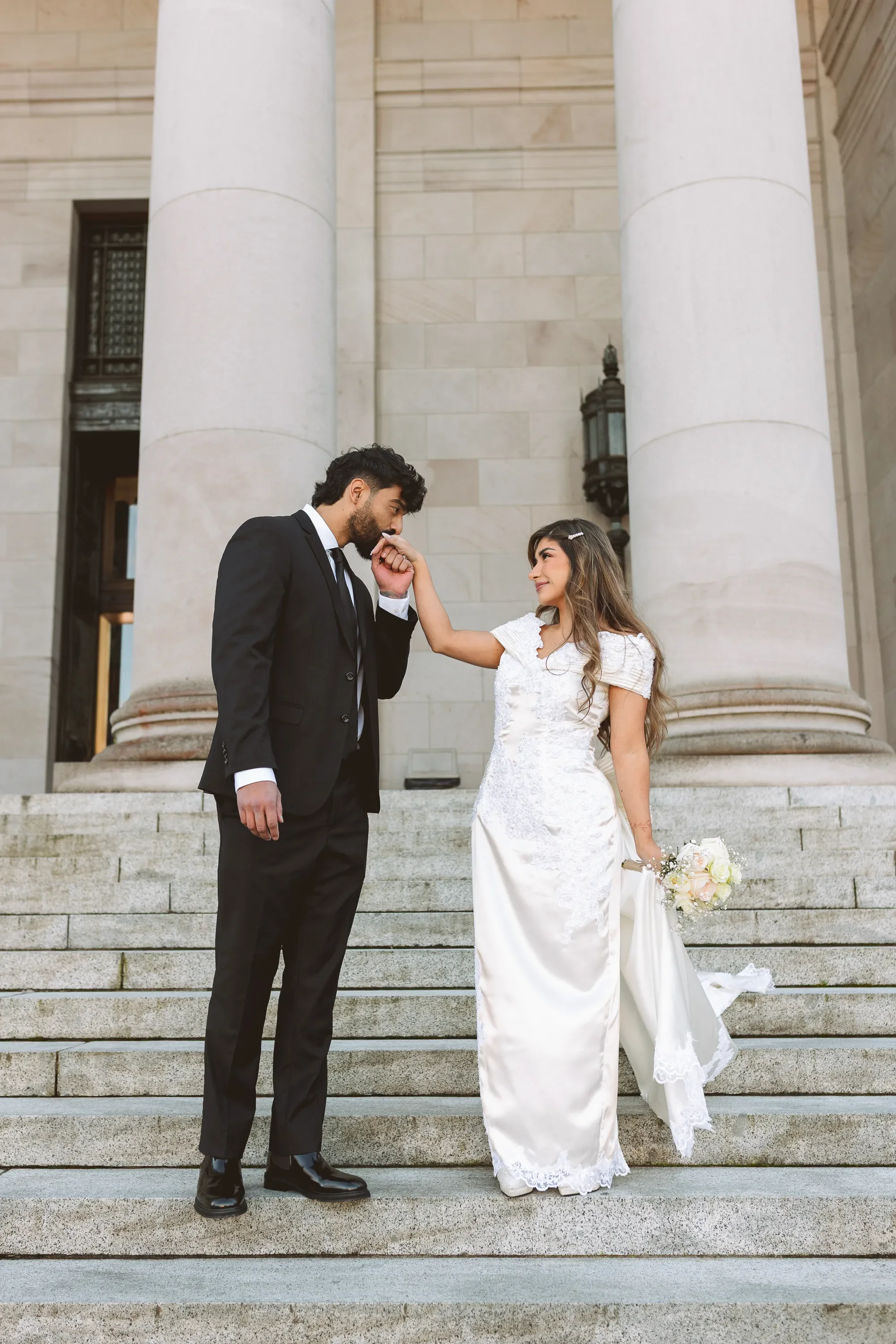 olympia-state-capitol-building-wedding-photographer-2.webp